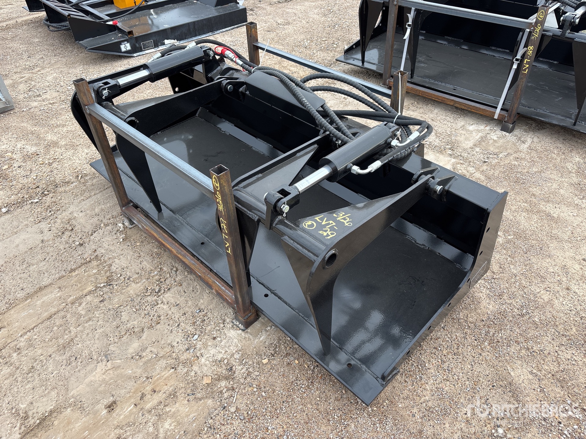 General Appearance with Foto, angolo anteriore sinistro