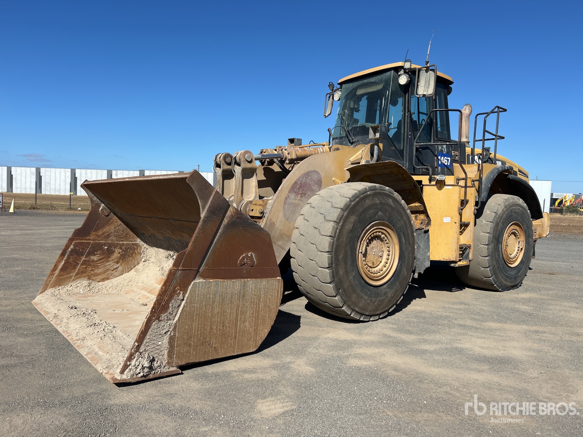 General Appearance with Picture, Left Front Corner