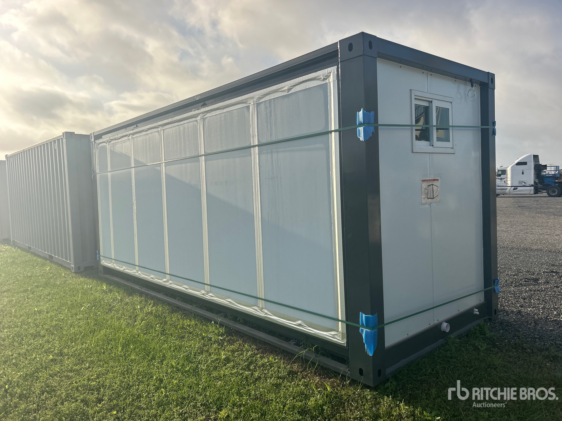 Aspect général with Image, coin arrière gauche