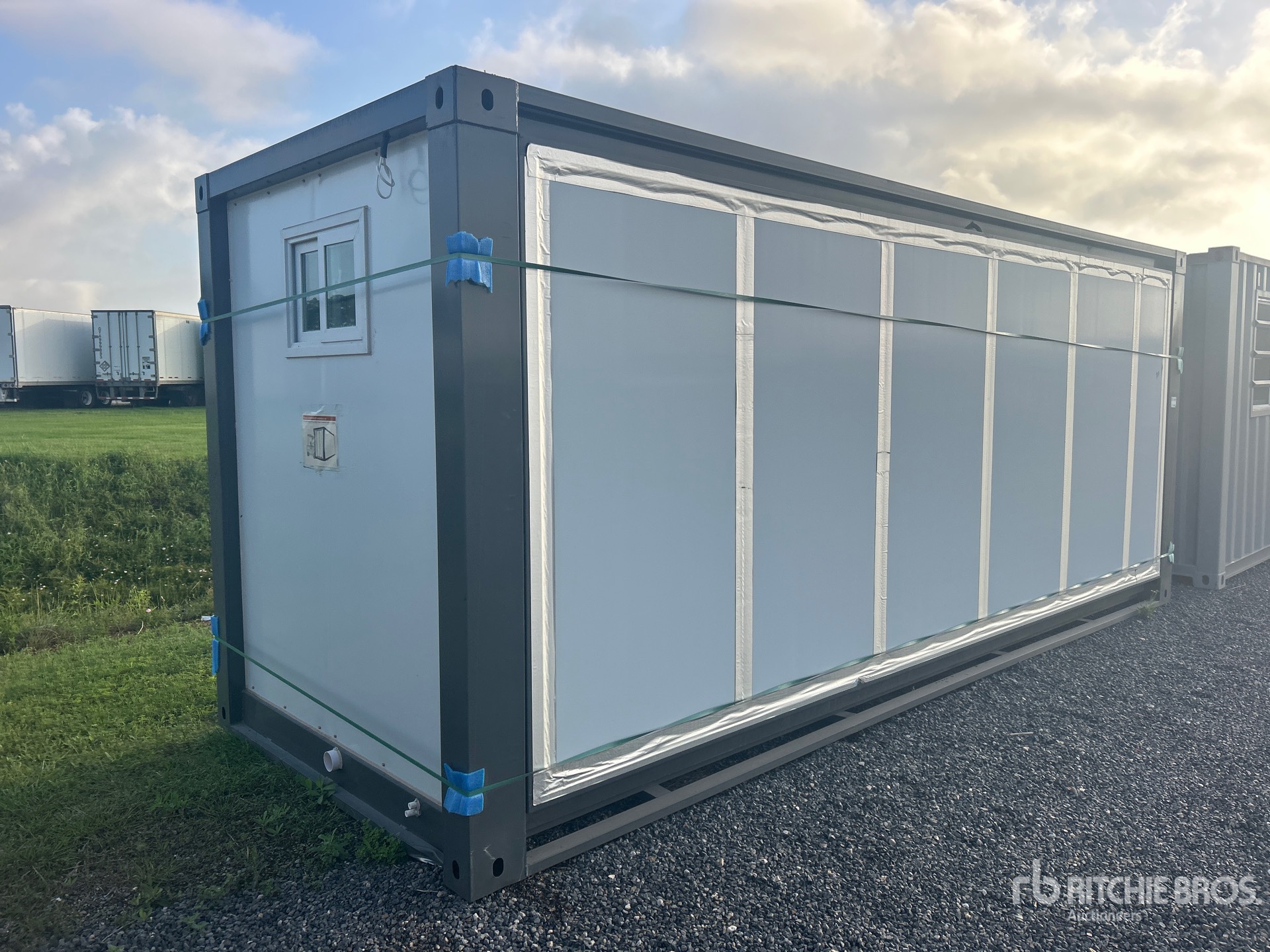 Aspect général with Image, coin arrière droit