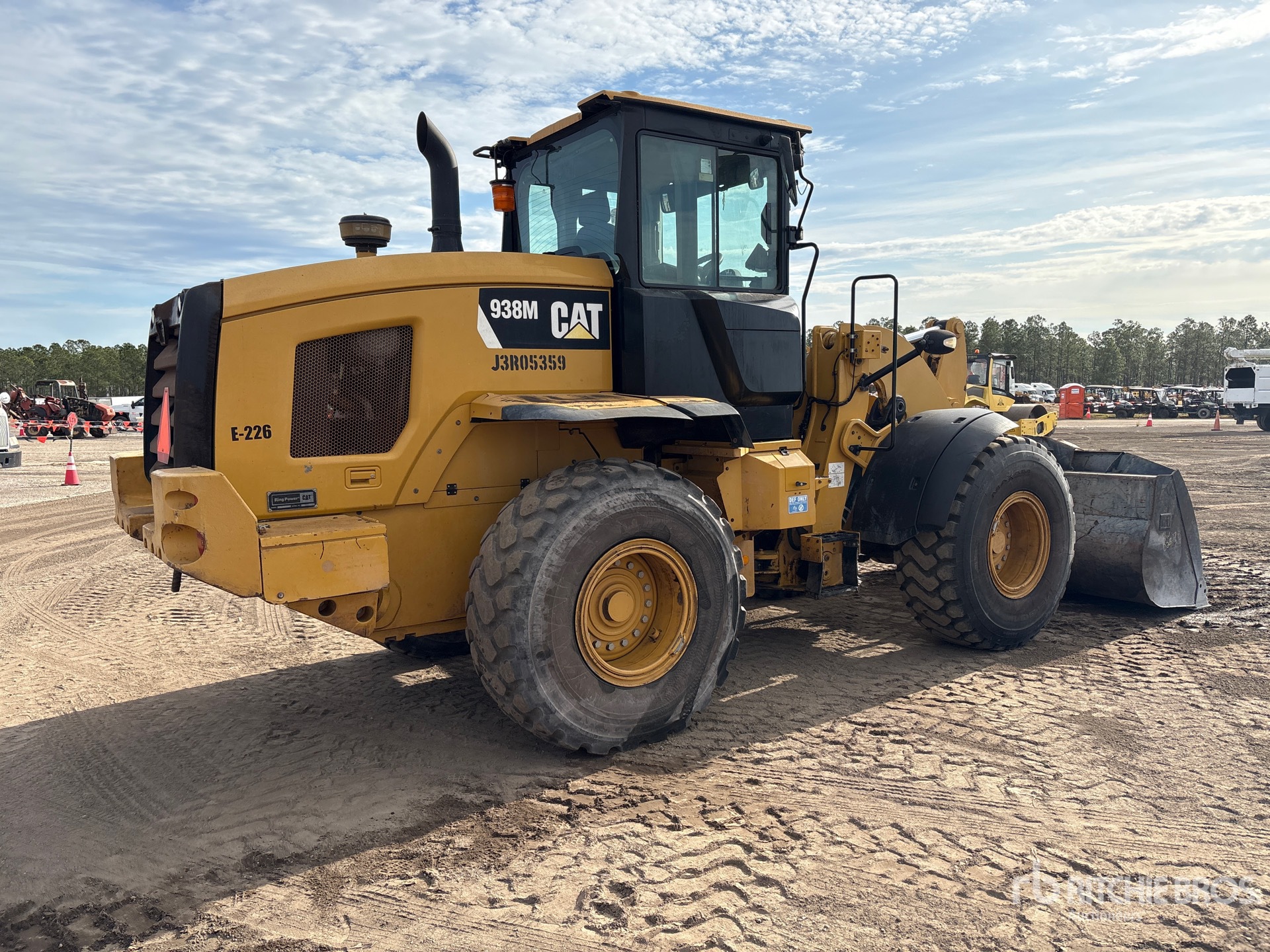 General Appearance with Foto, angolo anteriore sinistro