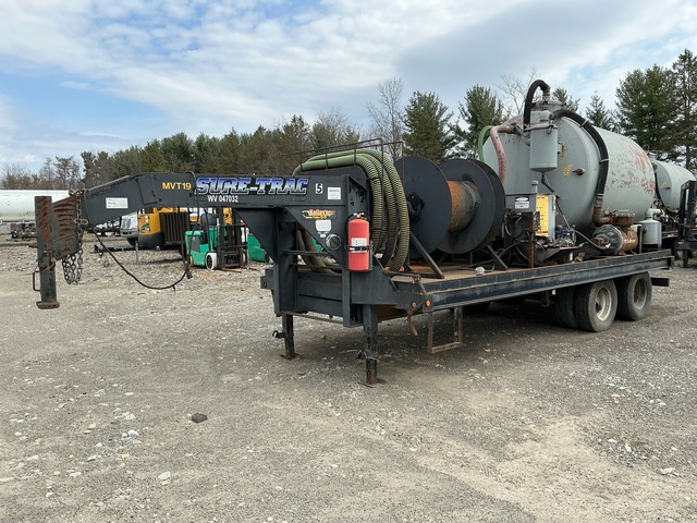 Sure-Trac T/A Gooseneck Vacuum Excavation Unit