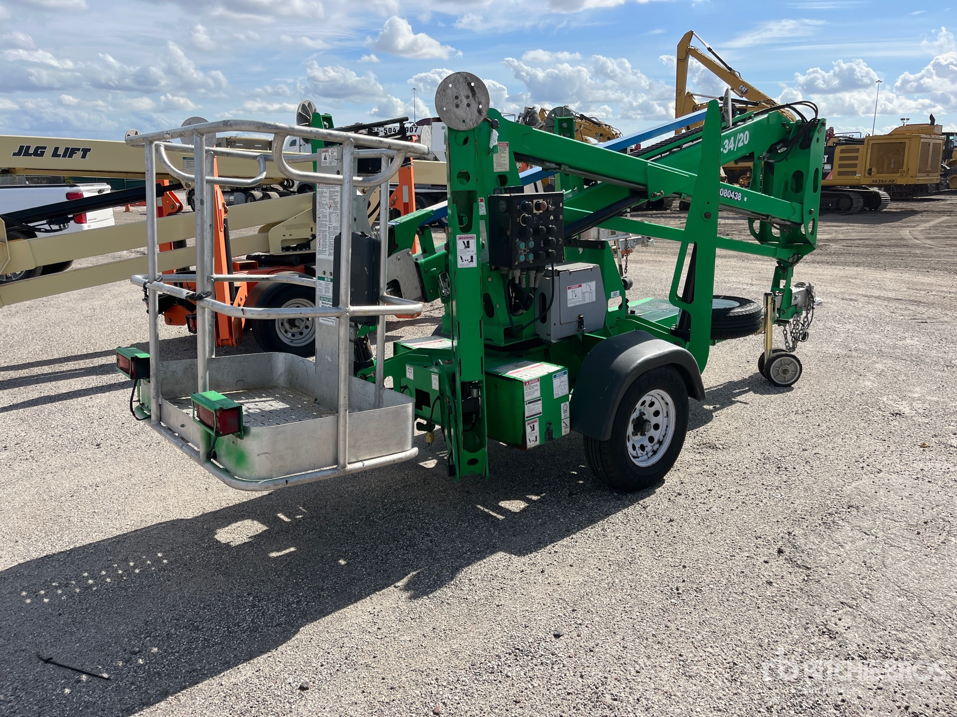 General Appearance with Foto, angolo anteriore sinistro