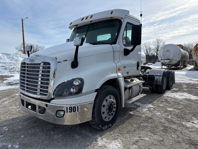 2019 Freightliner Cascadia 125 6x4 T/A Day Cab Truck Tractor