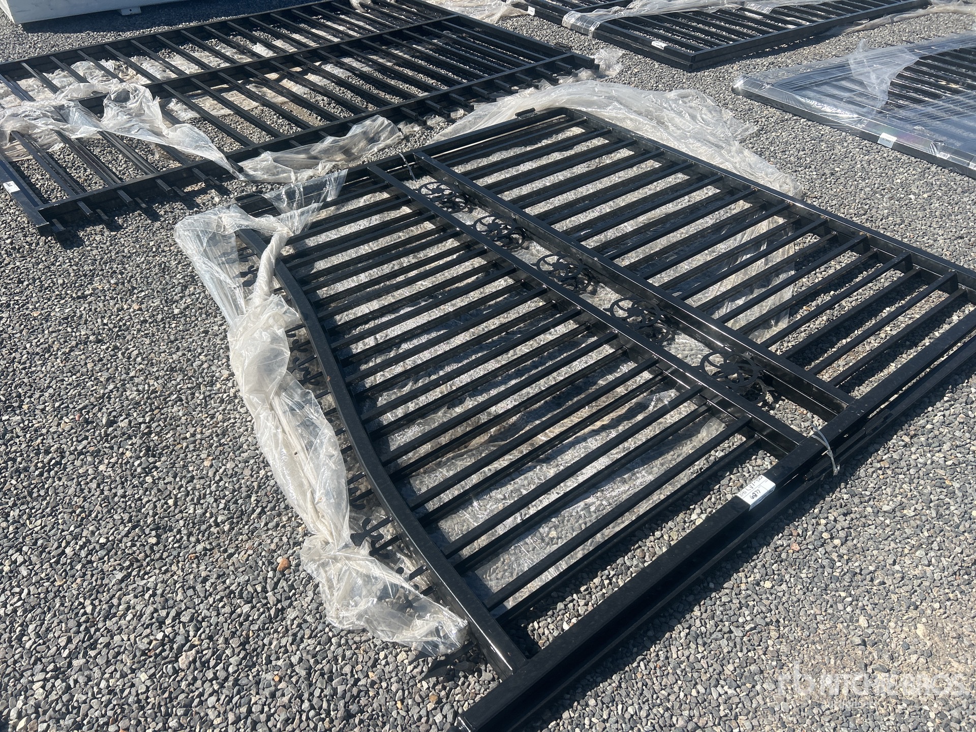 General Appearance with Bild, Ecke vorne links