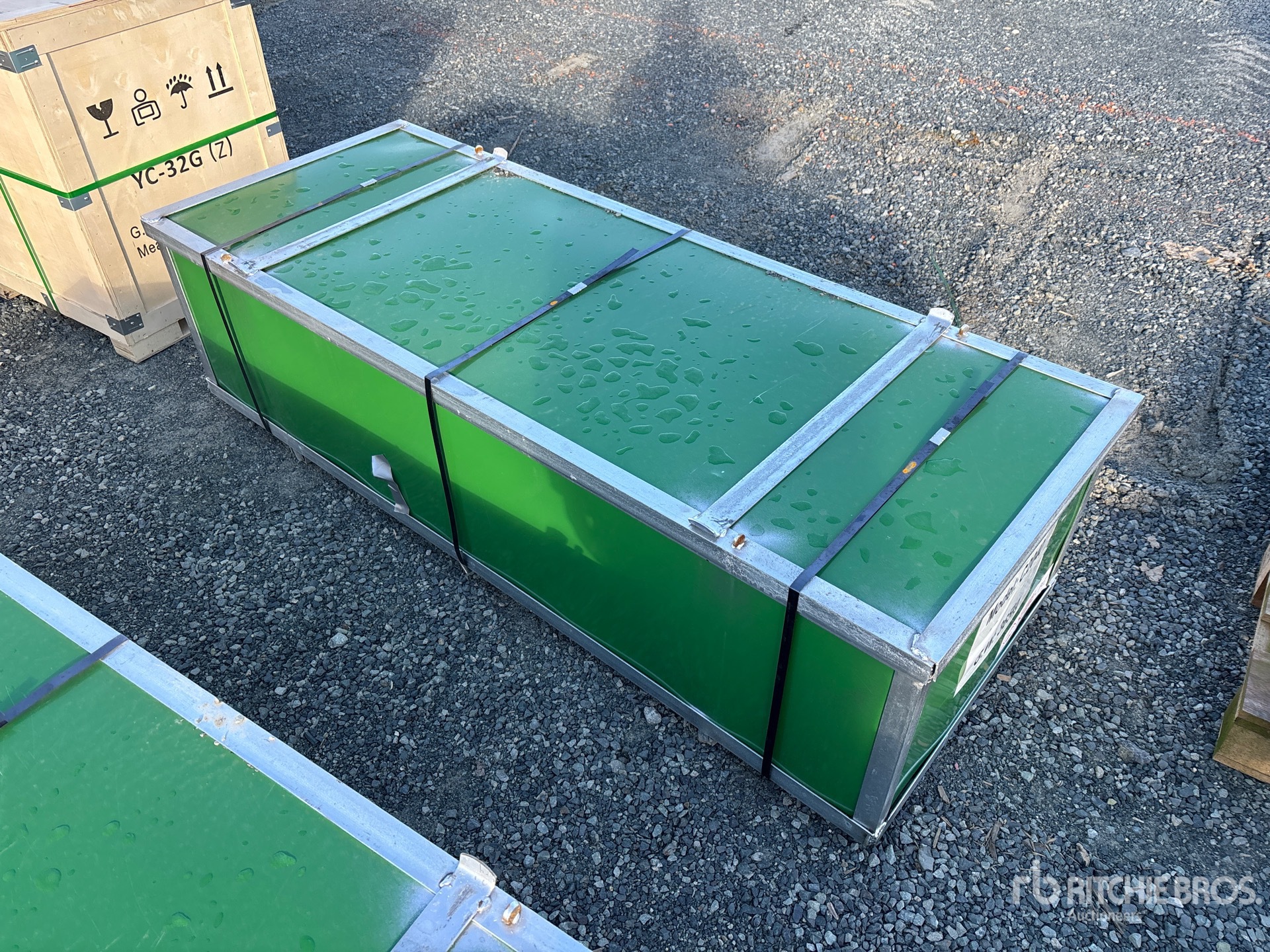 General Appearance with Bild, Ecke hinten rechts