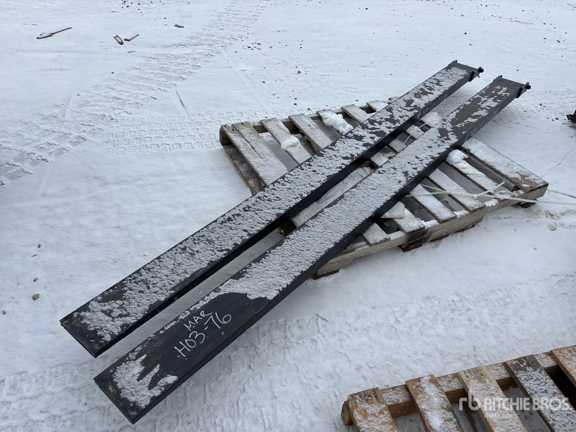 General Appearance with Bild, Ecke vorne links