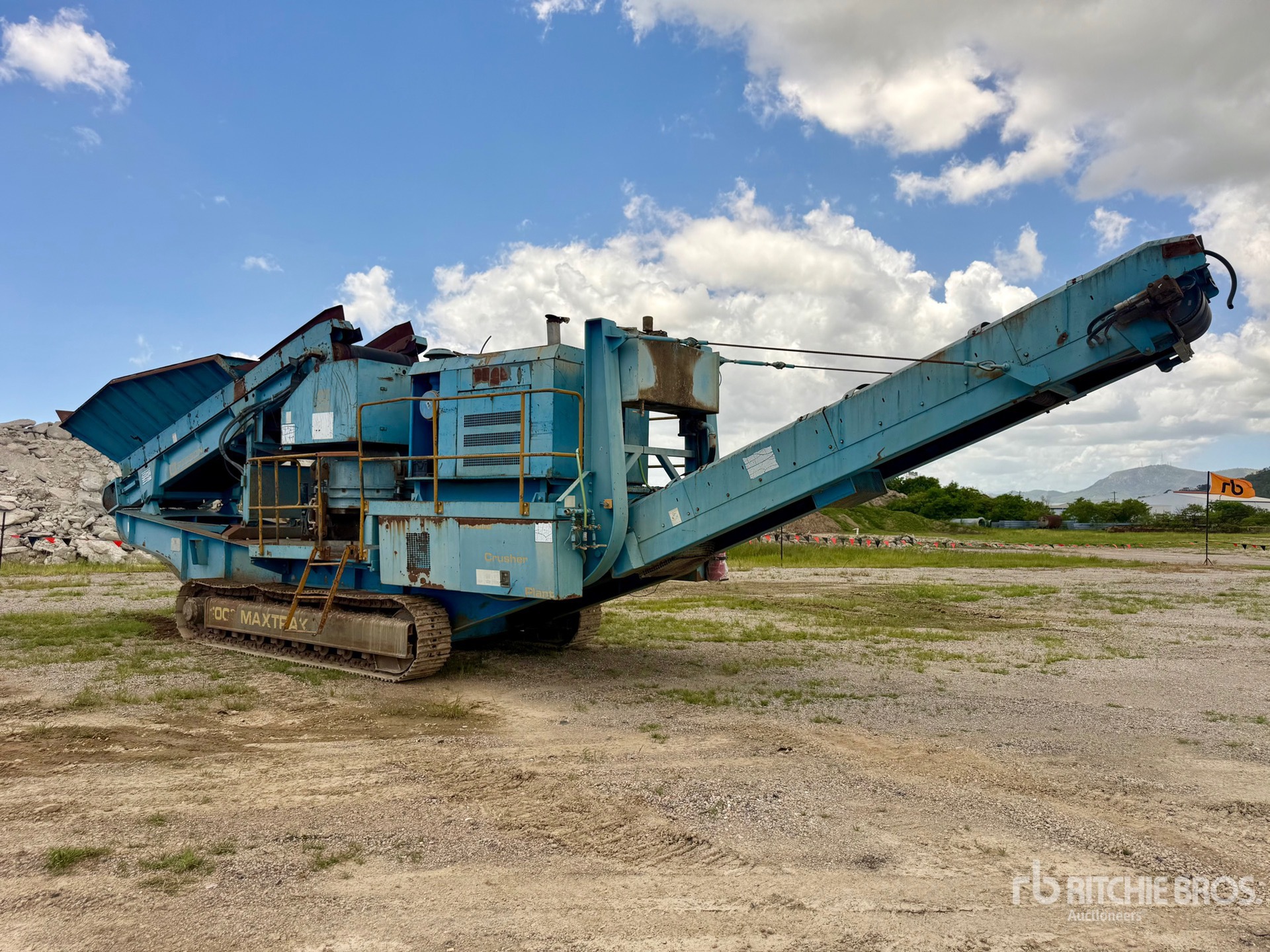 General Appearance with Foto, angolo posteriore sinistro