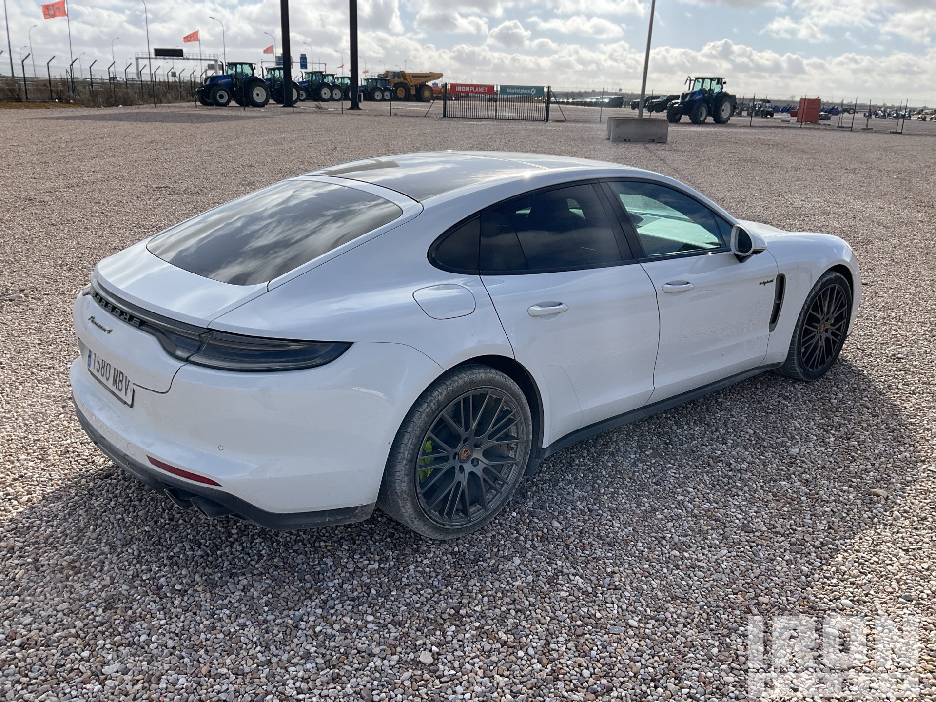 General Appearance with Bild, Ecke hinten rechts