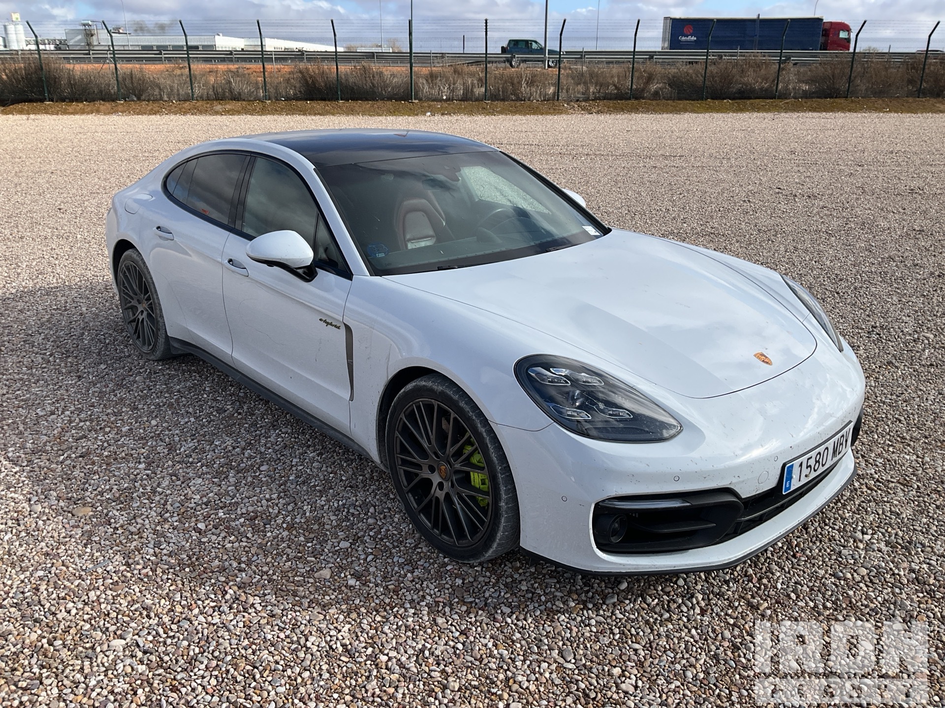 General Appearance with Bild, Ecke vorne rechts