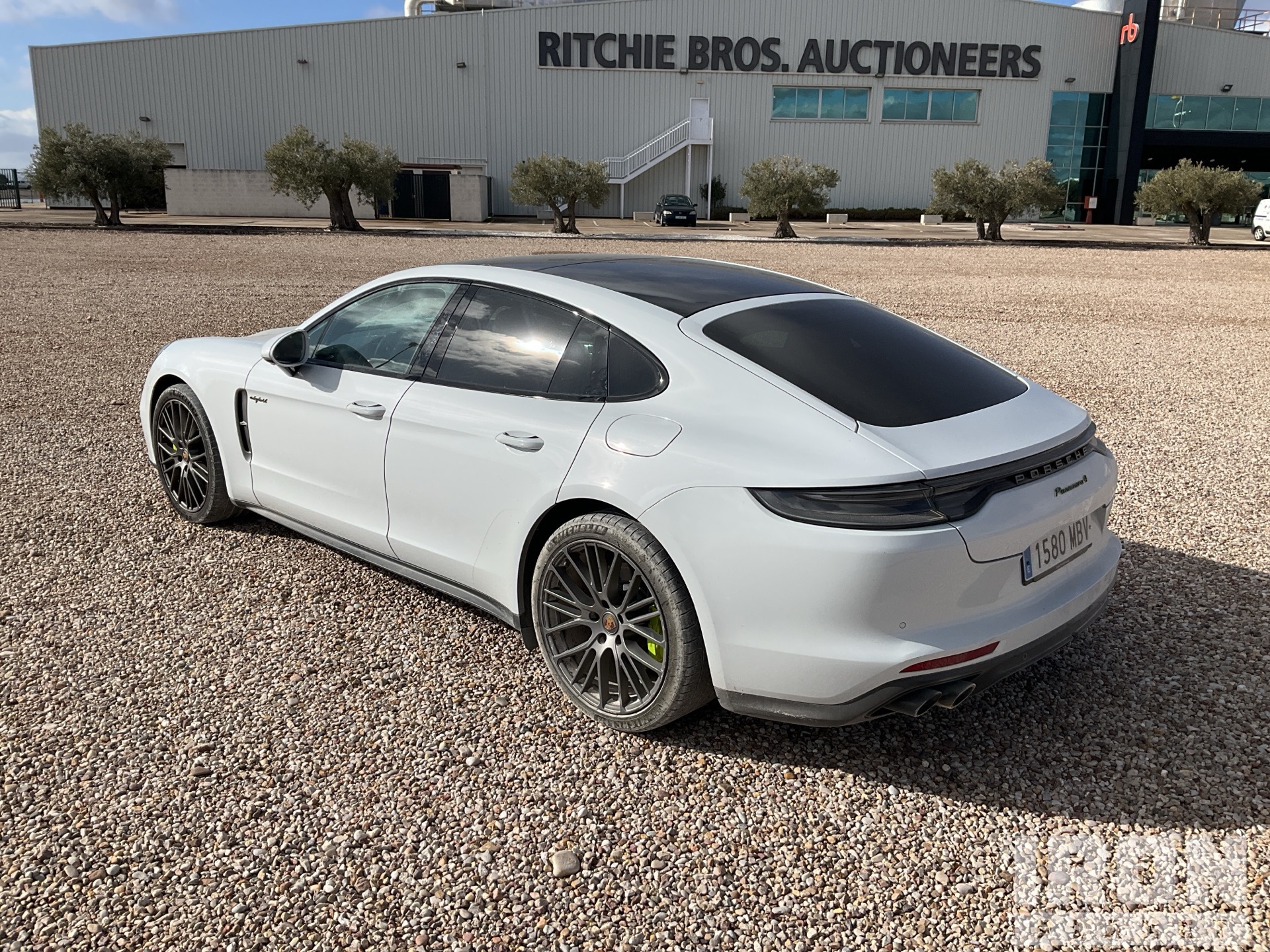 General Appearance with Bild, Ecke hinten links