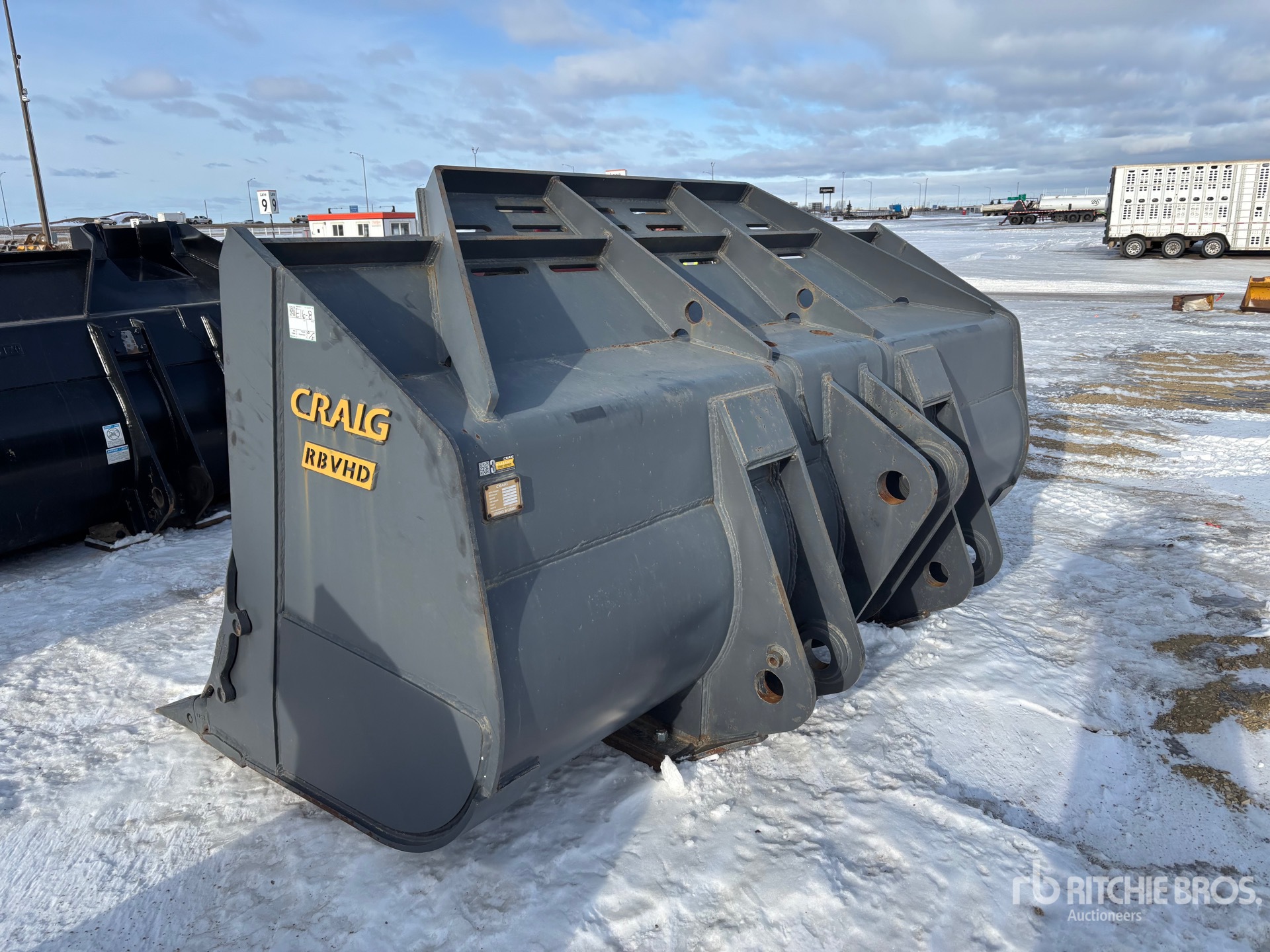 General Appearance with Foto, angolo posteriore sinistro