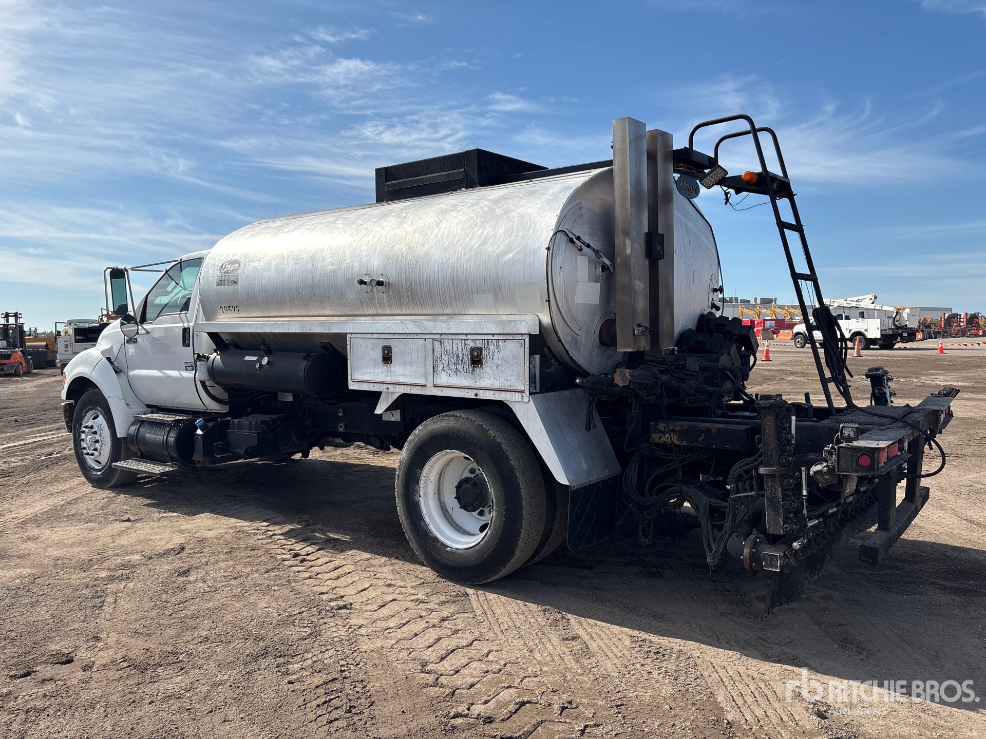 General Appearance with Foto, angolo posteriore sinistro