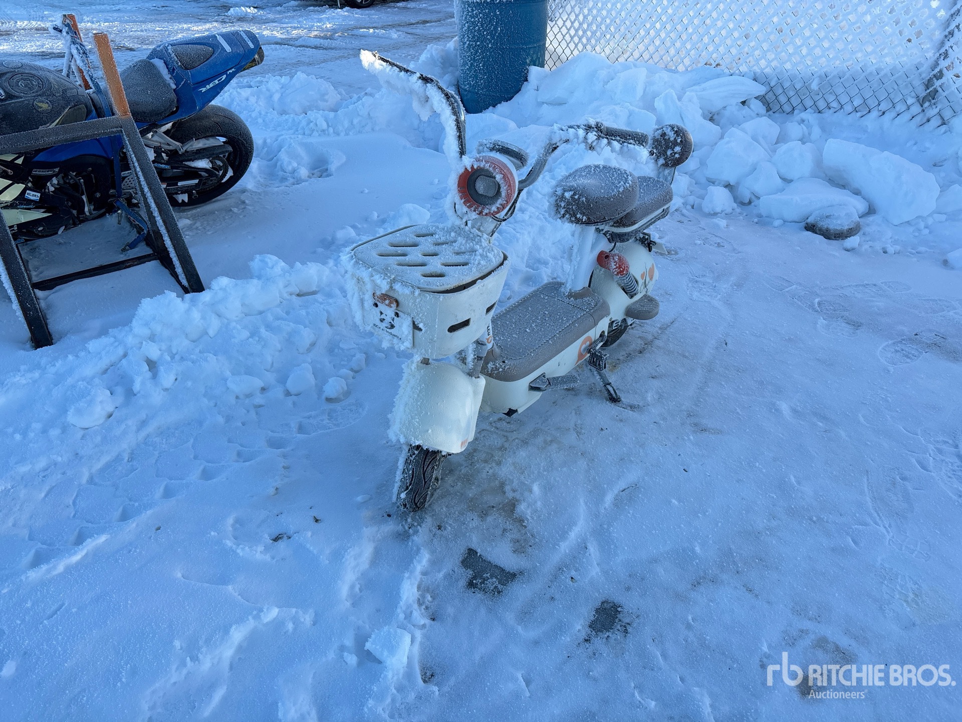 General Appearance with Bild, Ecke vorne rechts