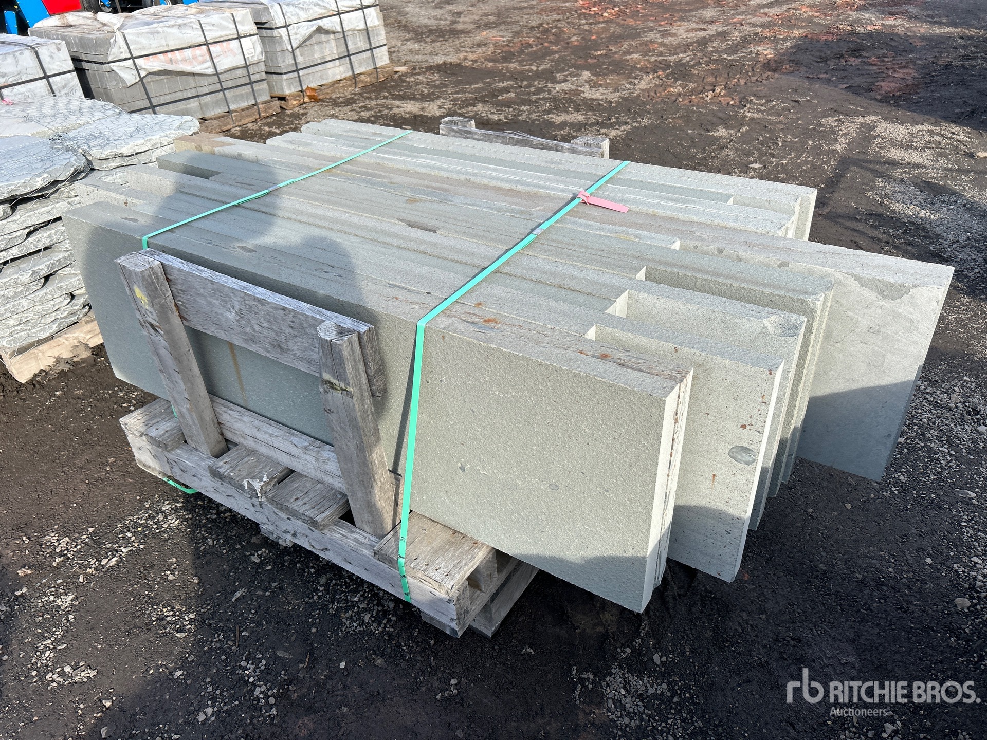 Aspect général with Image, coin arrière droit