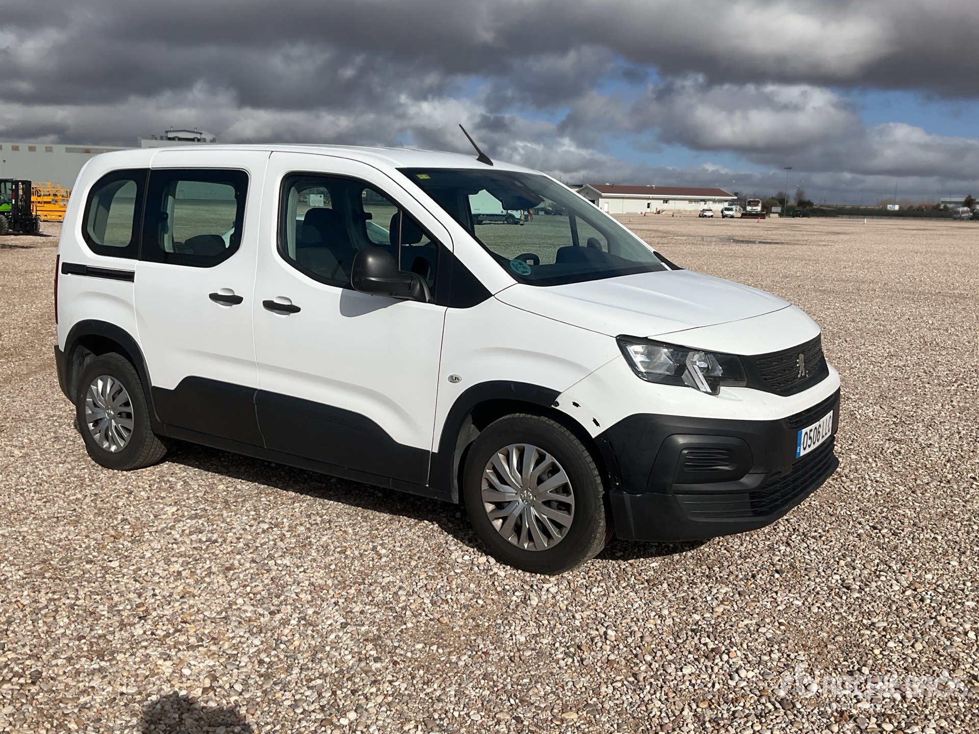 General Appearance with Foto, angolo anteriore destro