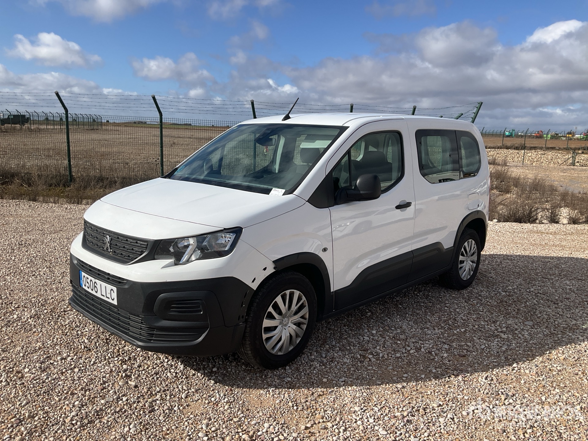 General Appearance with Foto, angolo anteriore sinistro