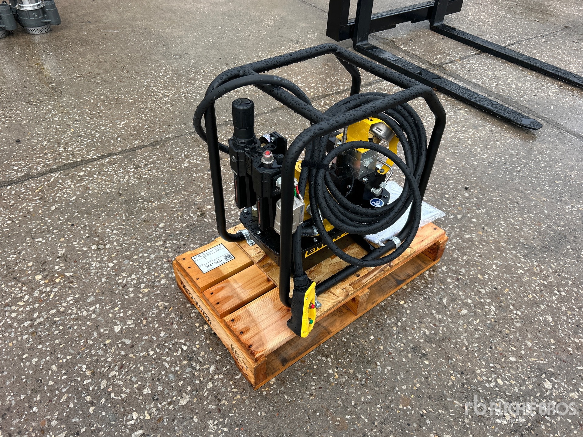 Aspect général with Image, coin avant droit