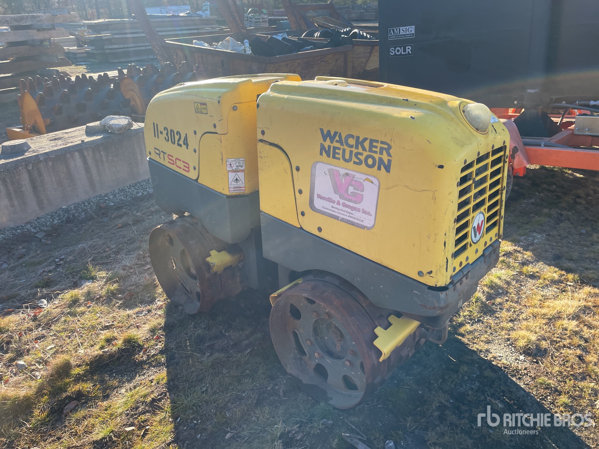 General Appearance with Picture, Right Front Corner