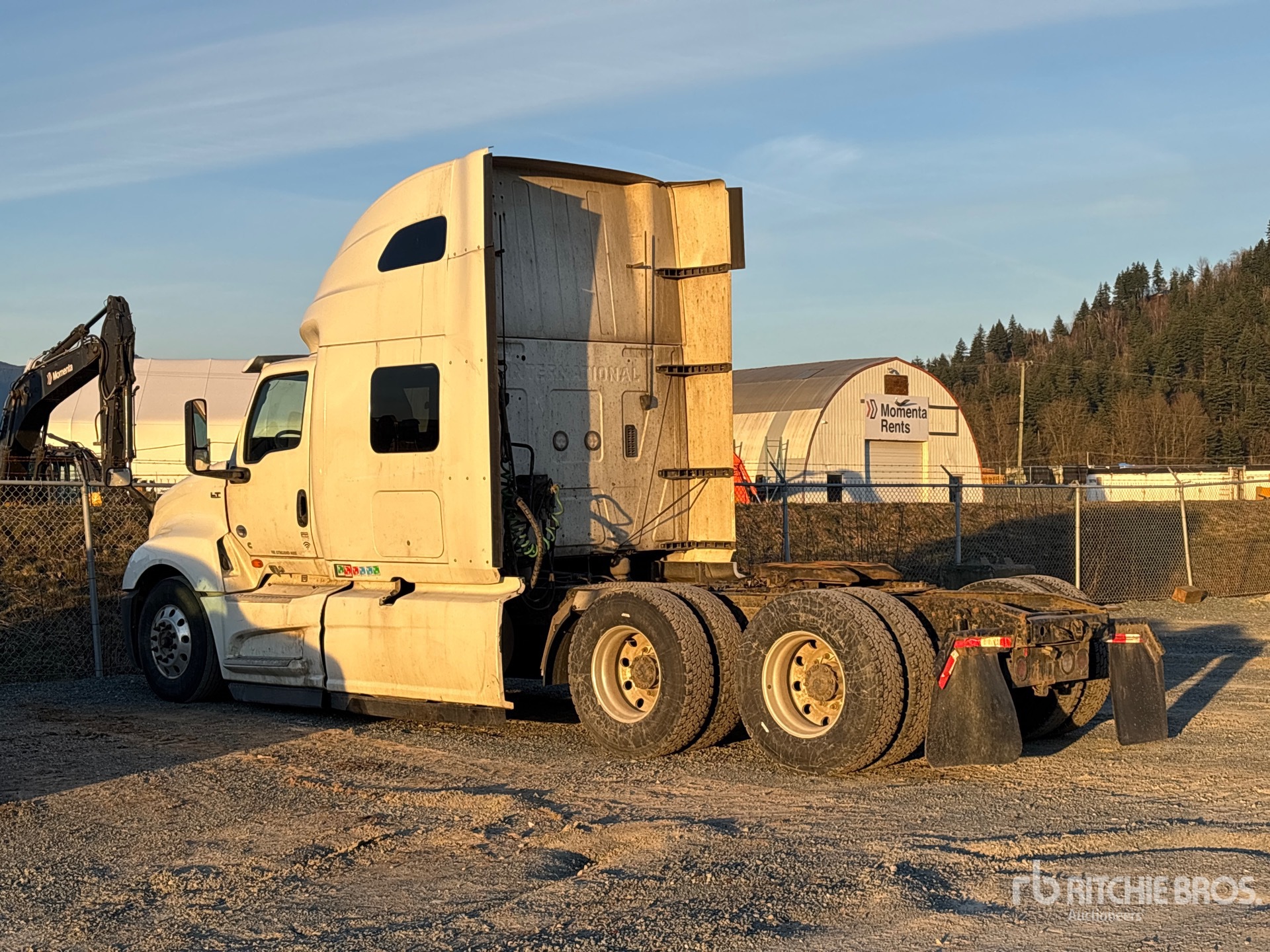 Aspect général with Image, coin arrière gauche