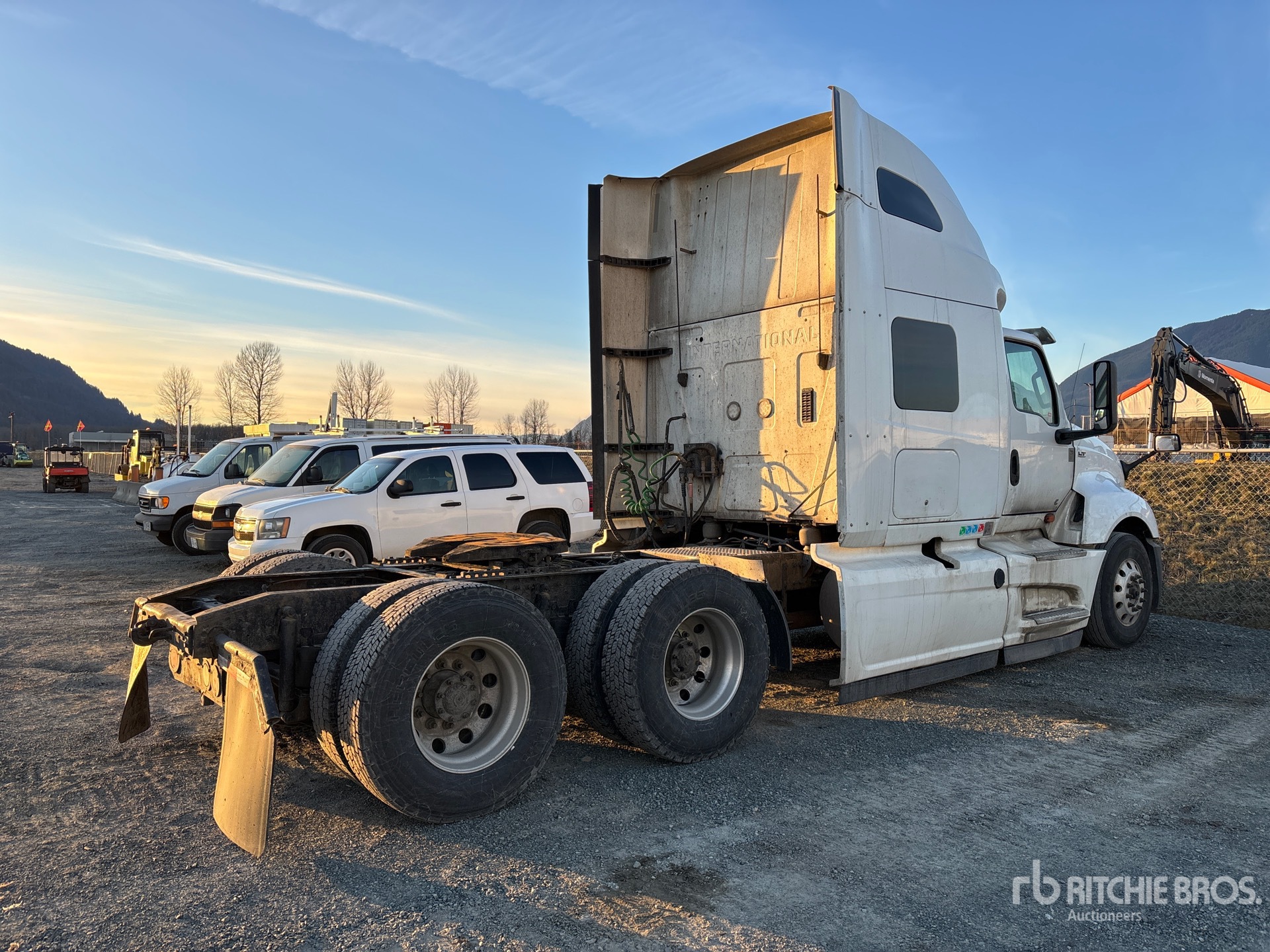 Aspect général with Image, coin arrière droit