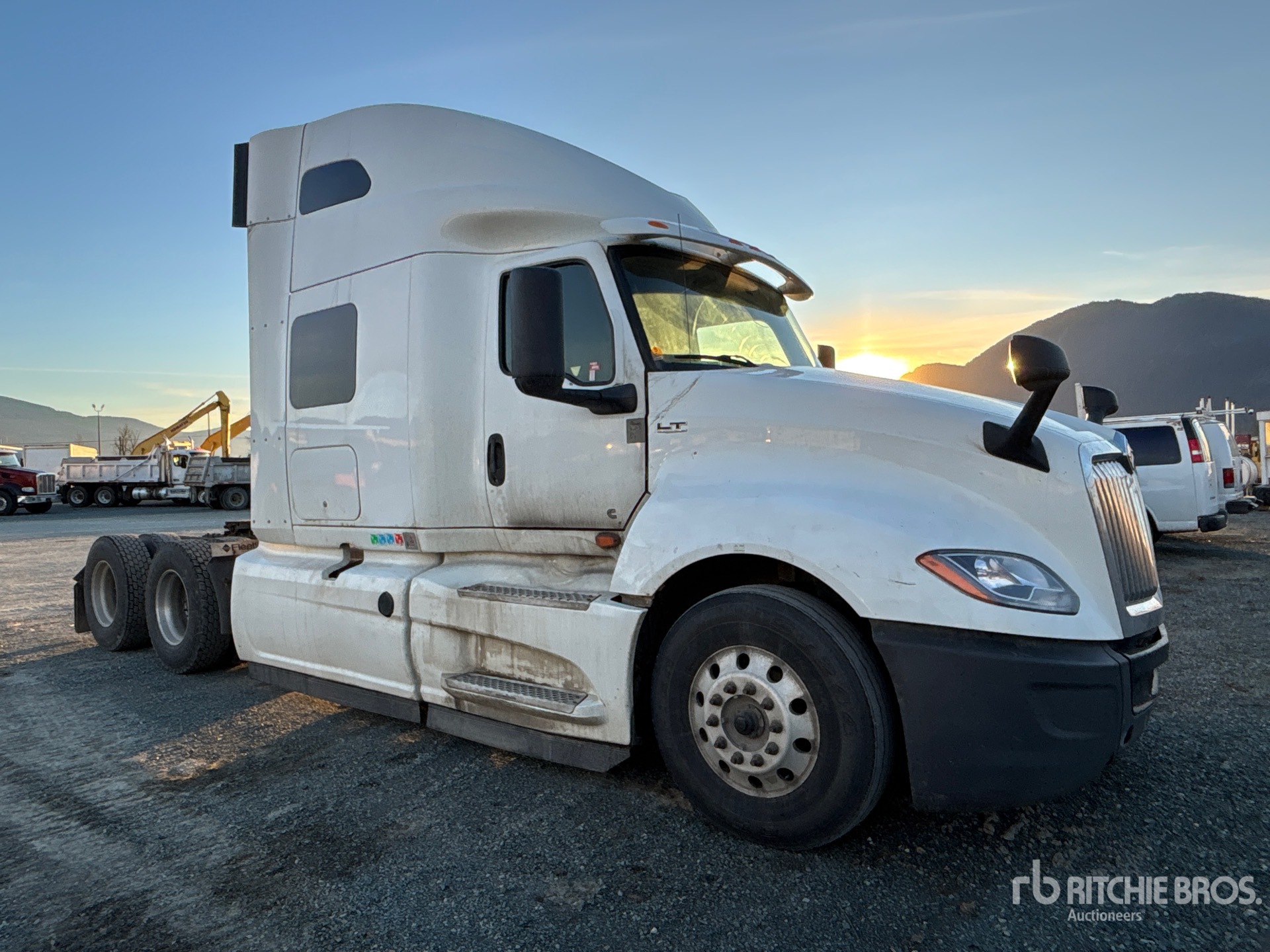 Aspect général with Image, coin avant droit