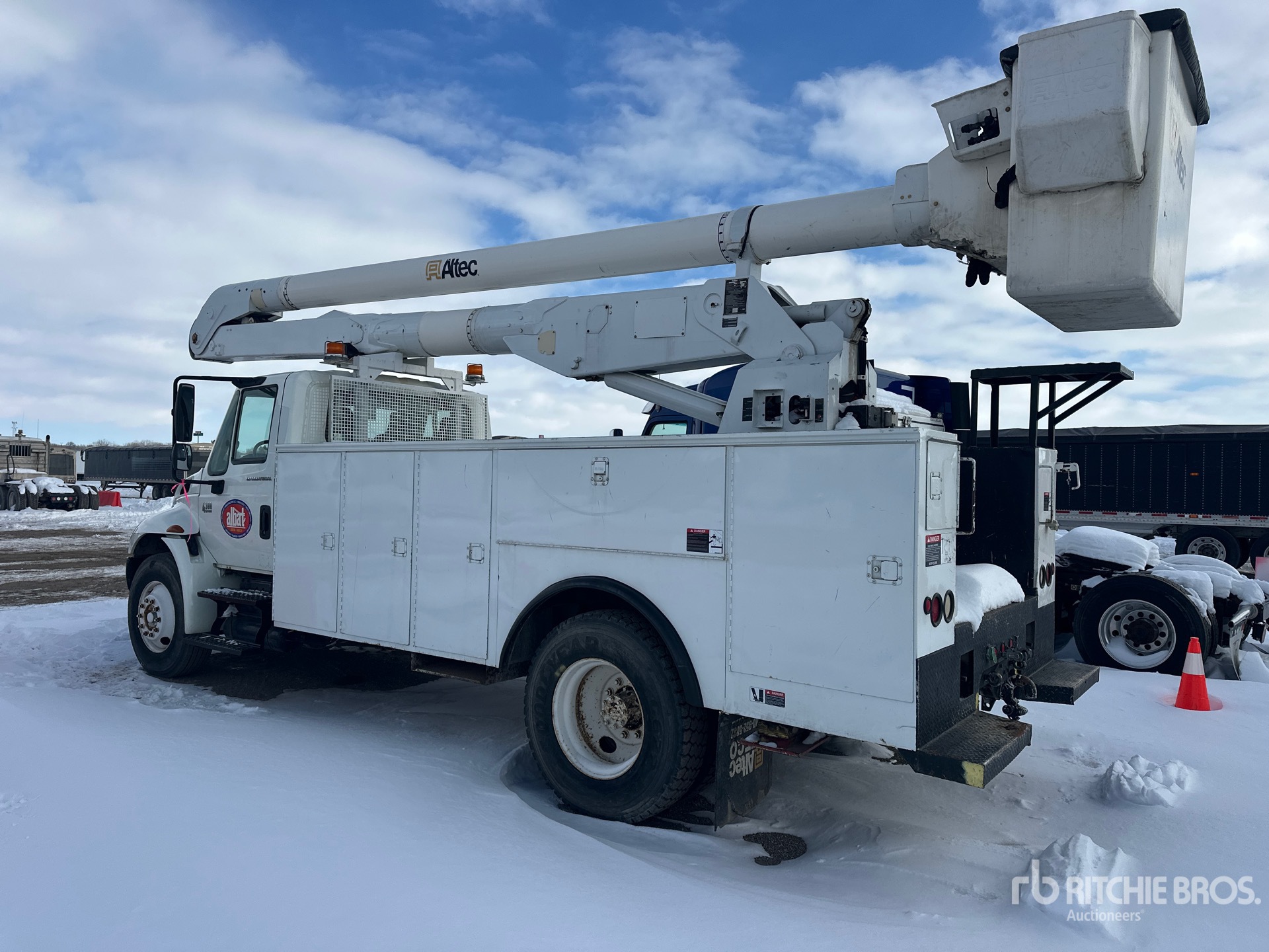 General Appearance with Foto, angolo posteriore sinistro