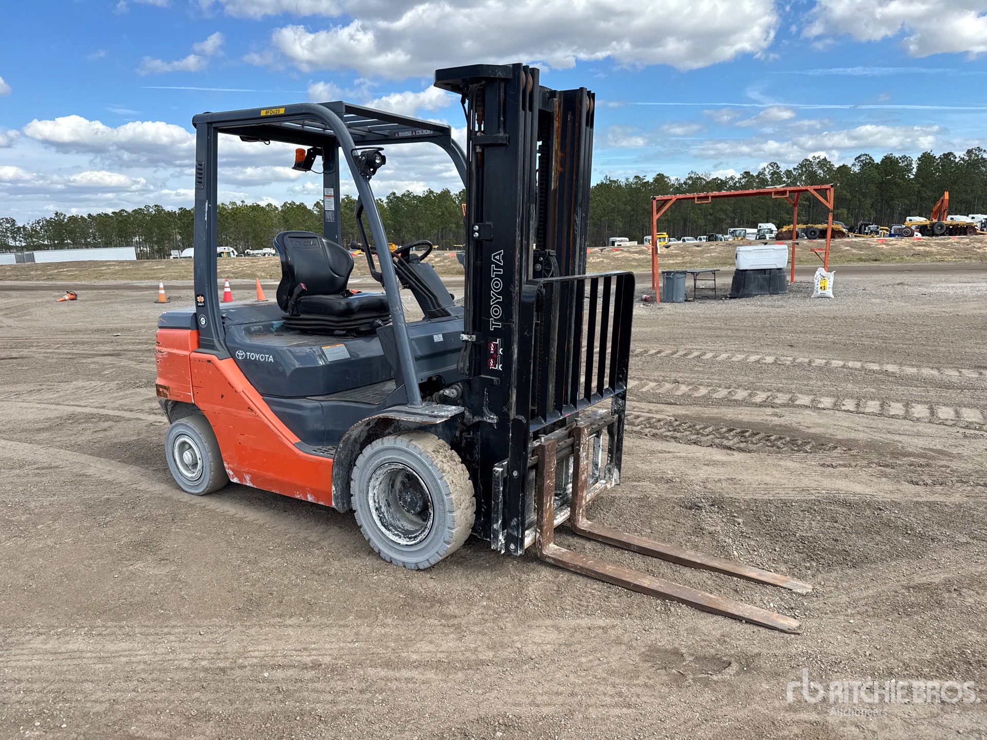 Aspect général with Image, coin avant droit