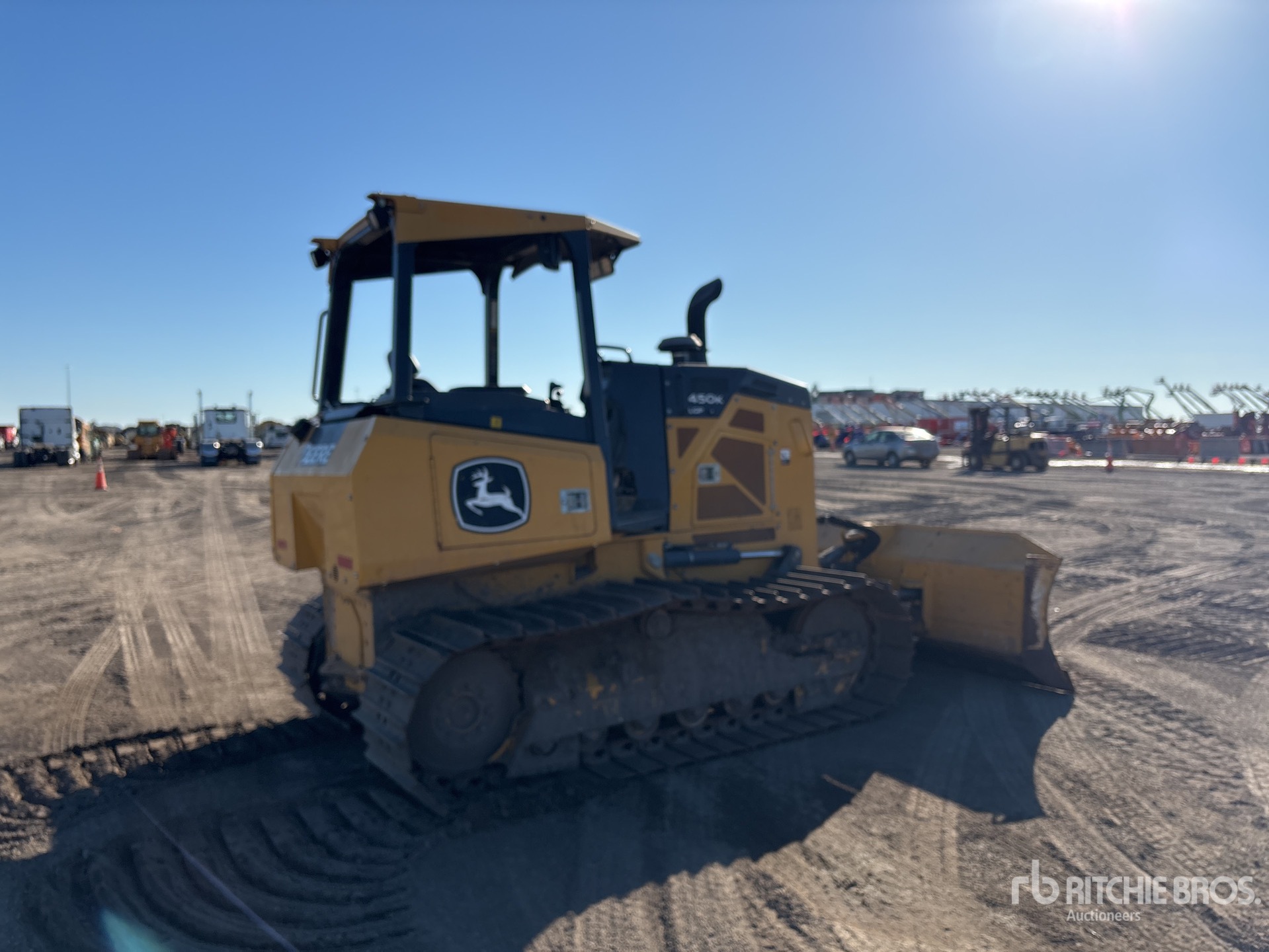 Aspect général with Image, coin arrière droit