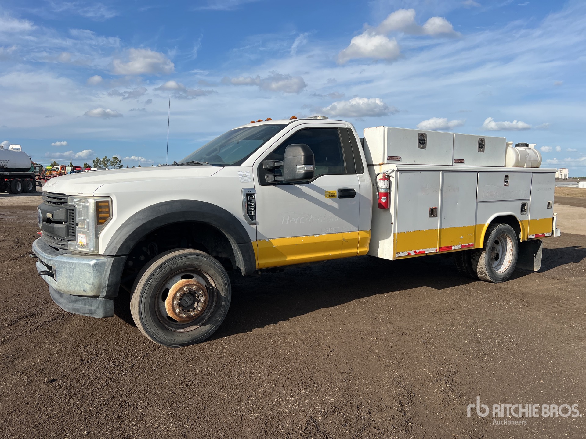 General Appearance with Bild, Ecke vorne links