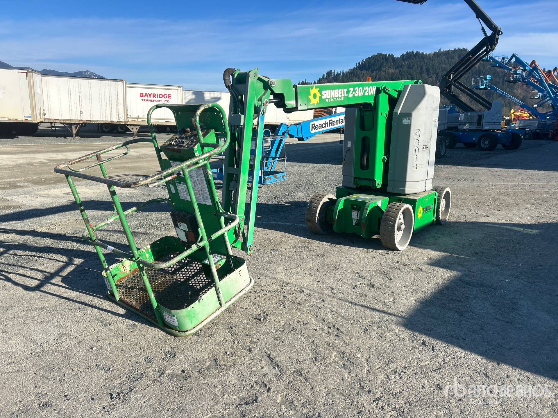 General Appearance with Bild, Ecke vorne links