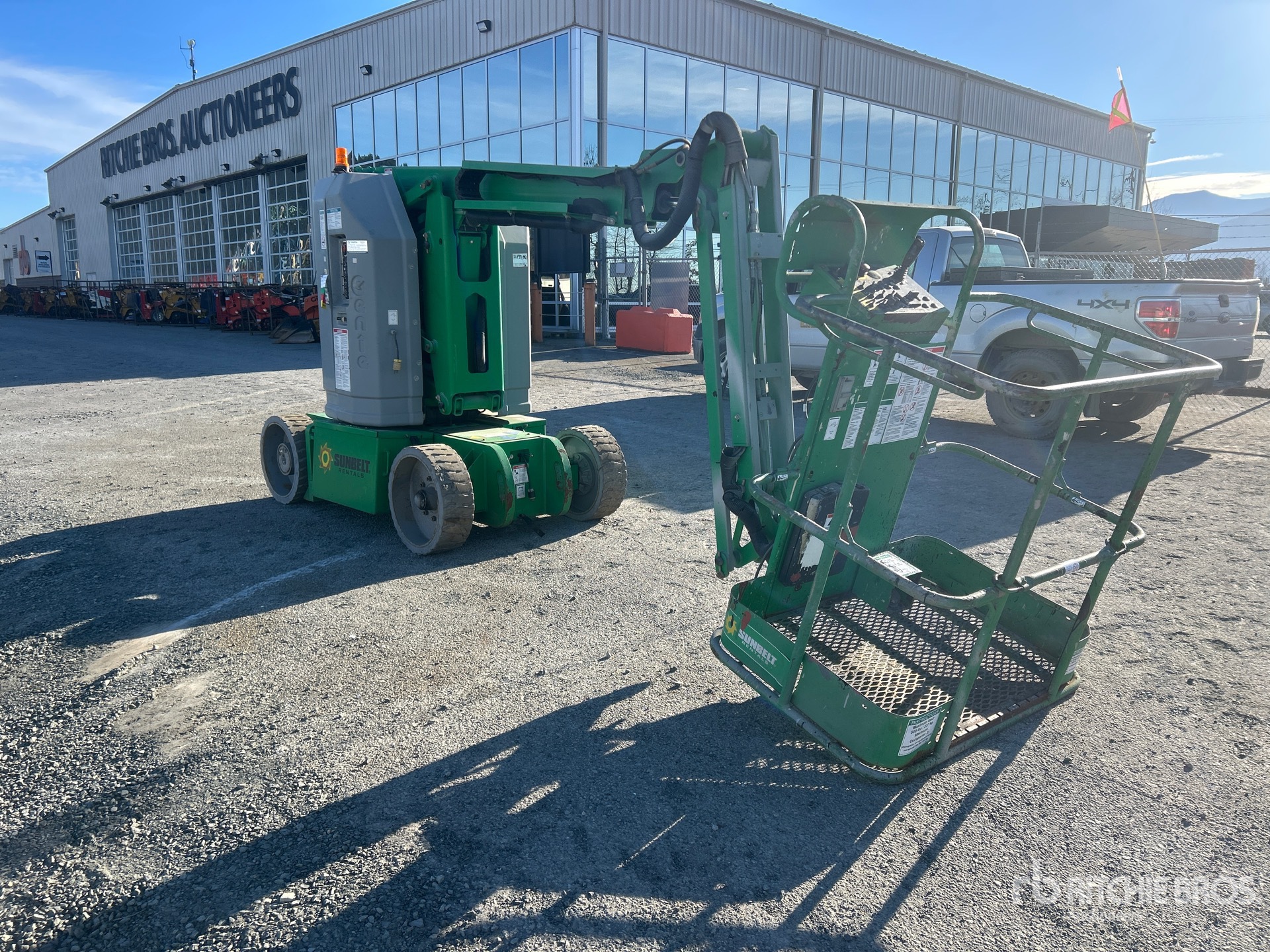 General Appearance with Bild, Ecke vorne rechts