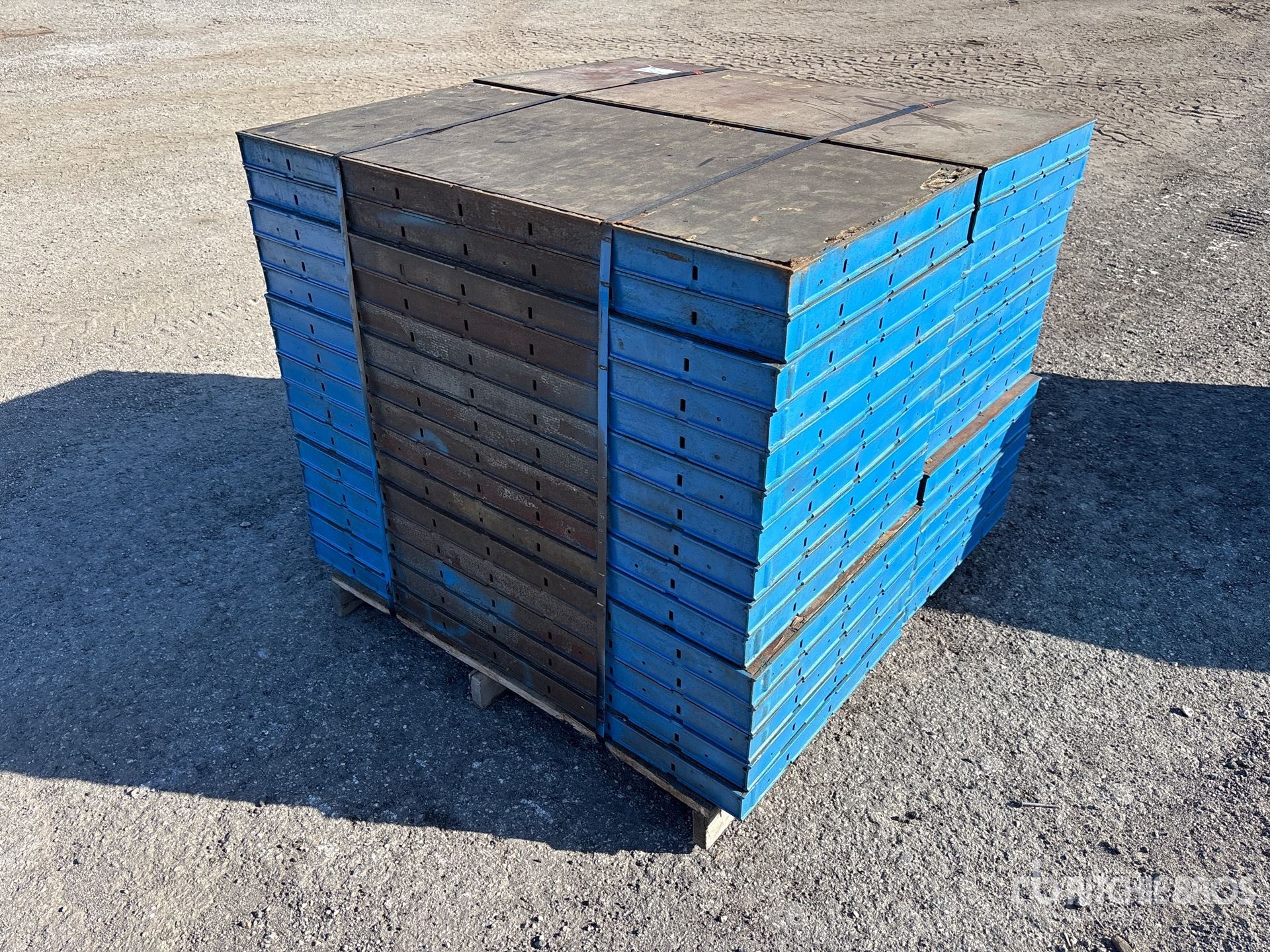 General Appearance with Bild, Ecke vorne links