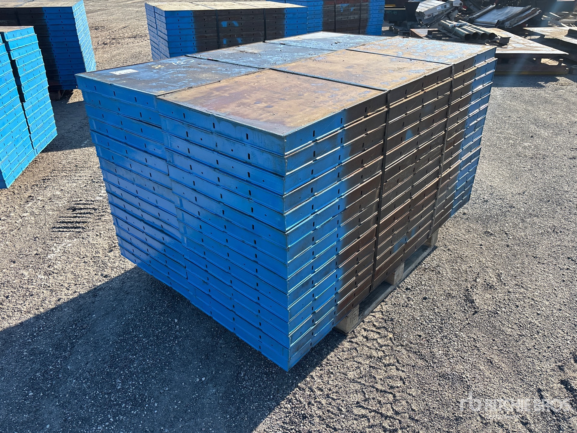 General Appearance with Bild, Ecke hinten links