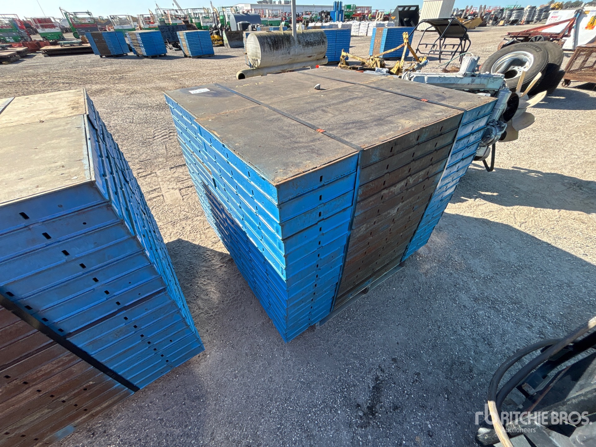 General Appearance with Bild, Ecke hinten links