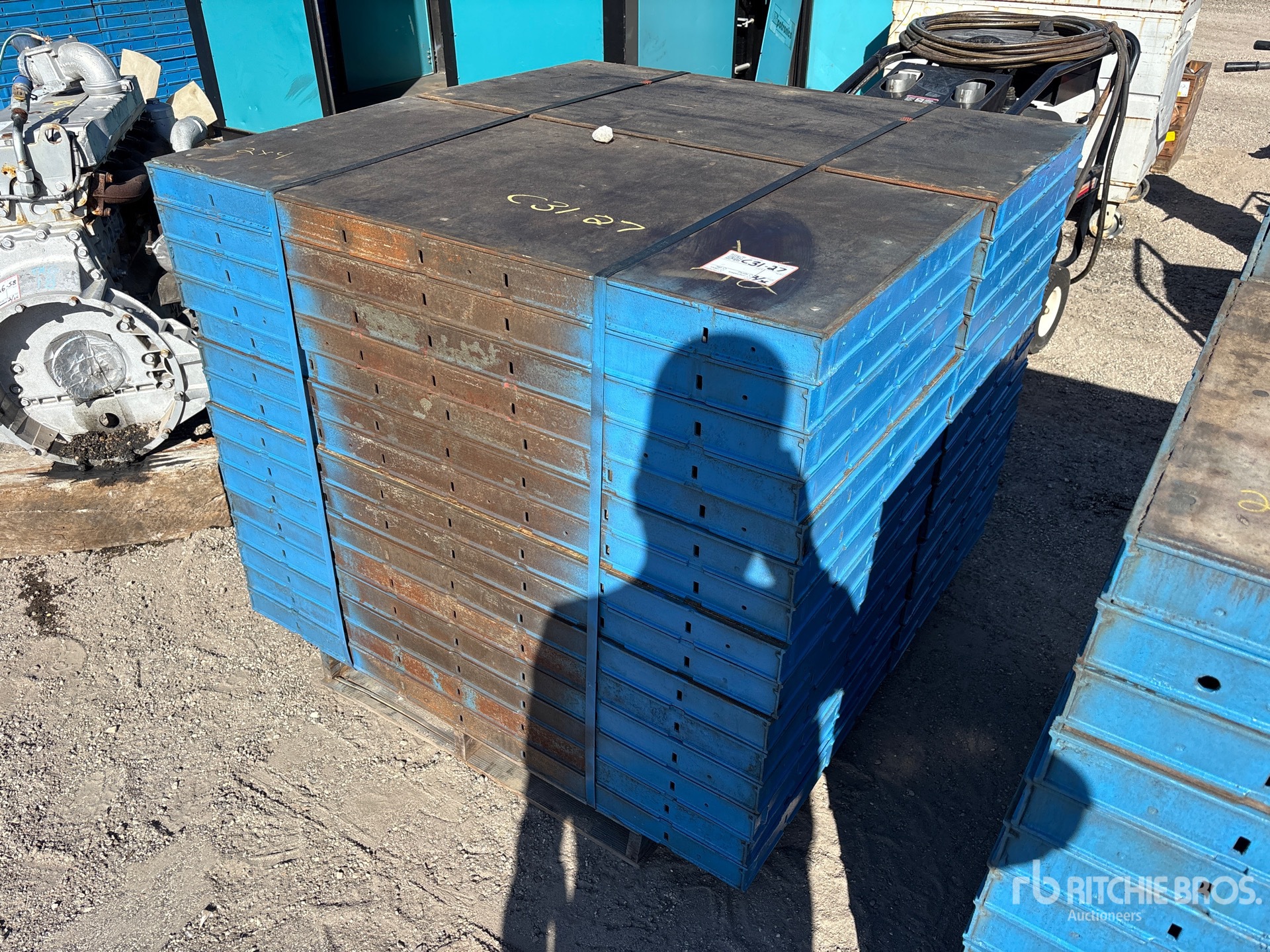 General Appearance with Bild, Ecke vorne links