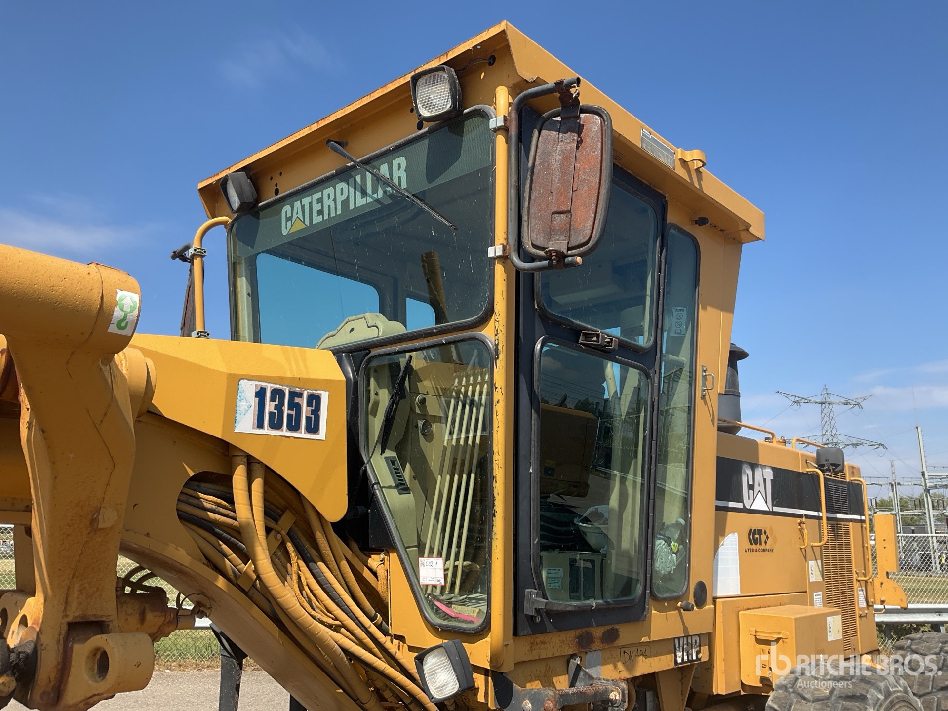 2000 Caterpillar 143H