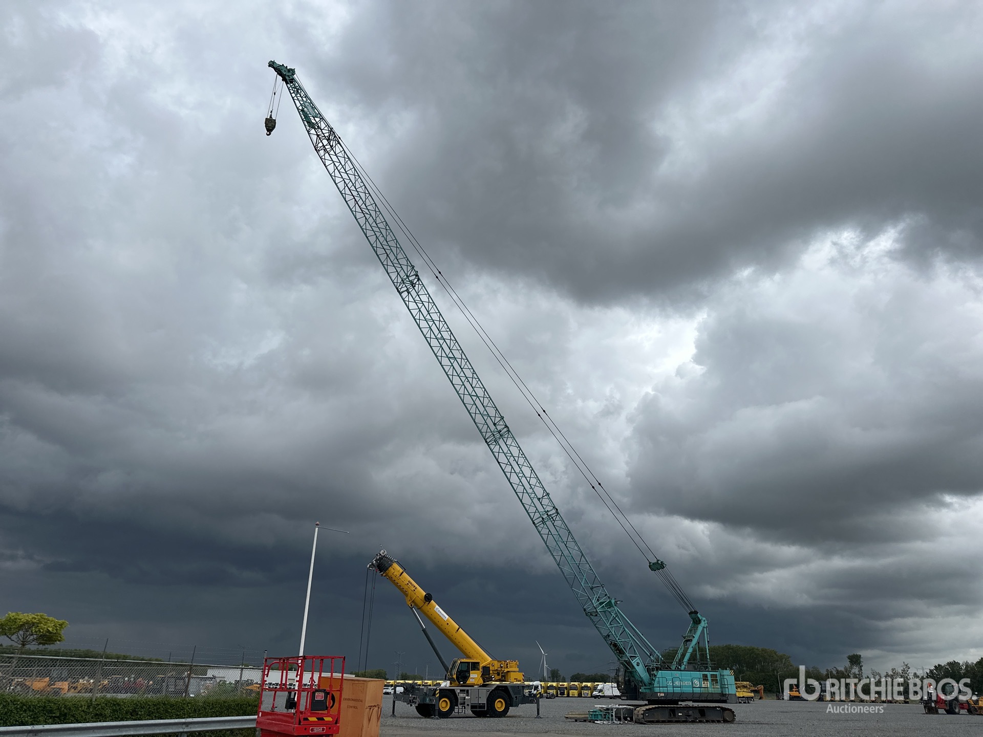 2016 Kobelco CKE 900G-2