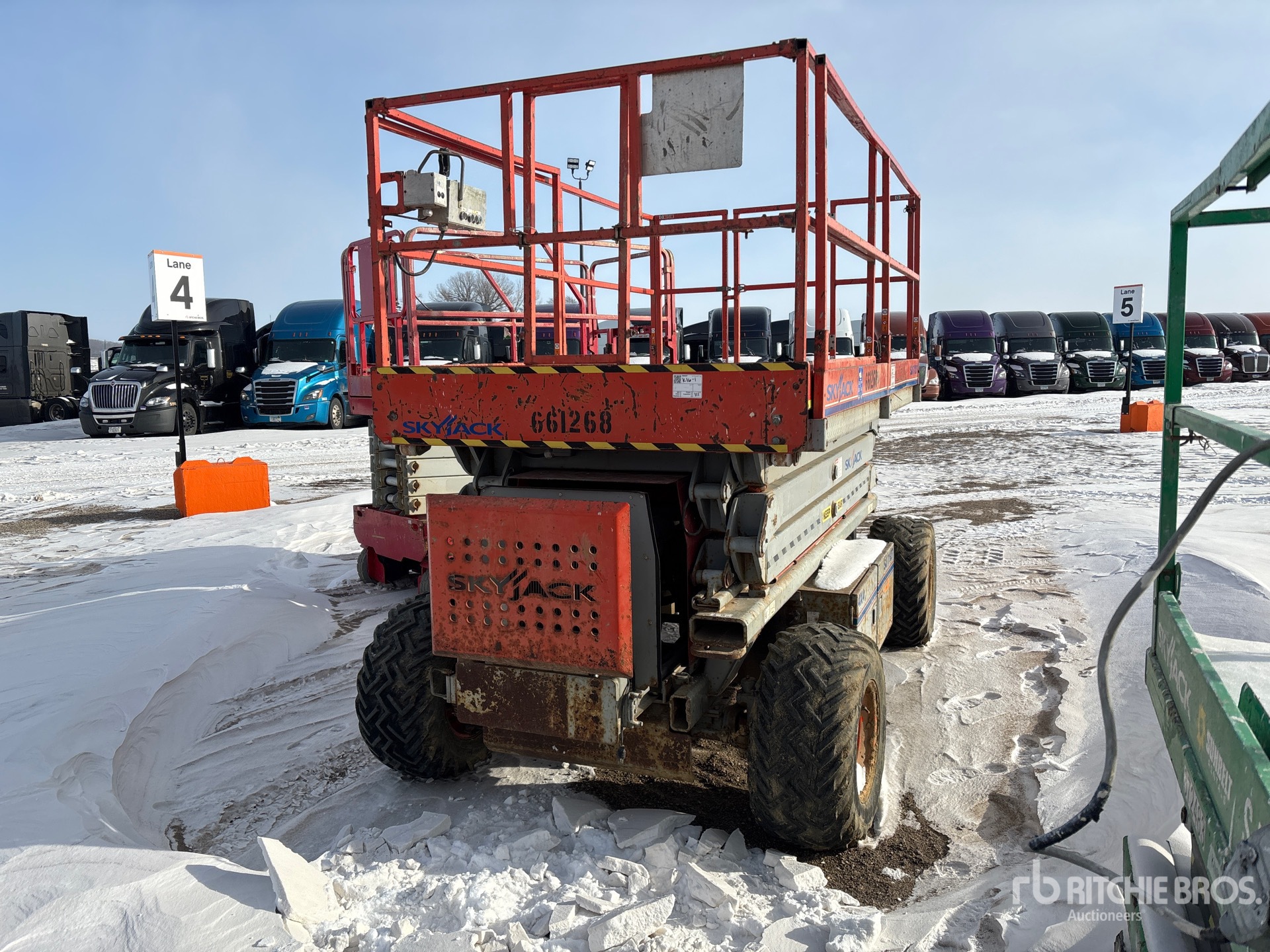 General Appearance with Picture, Left Front Corner