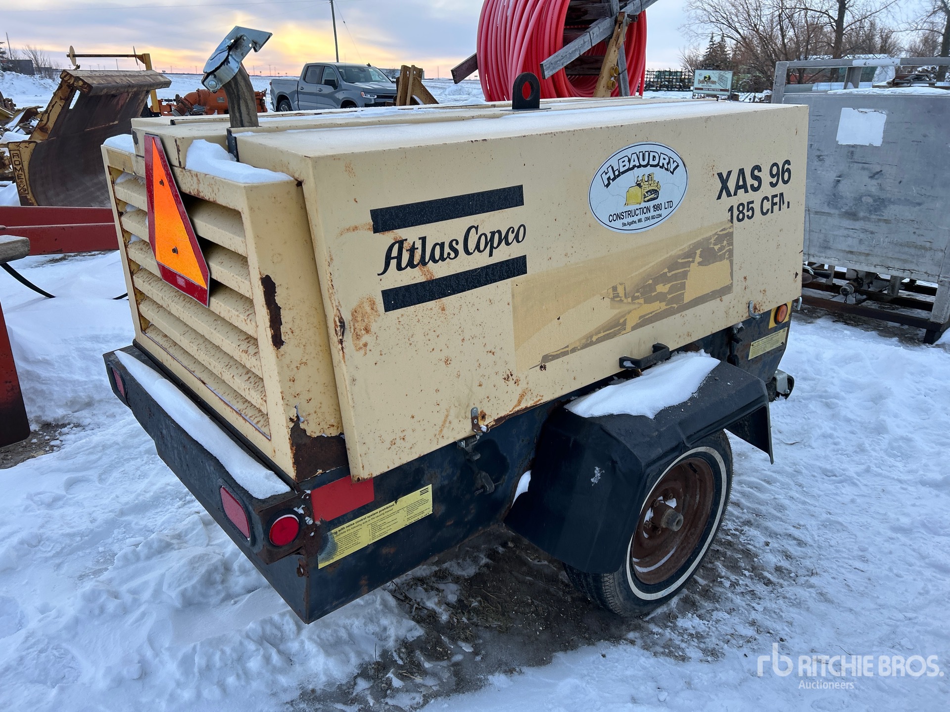 General Appearance with Foto, angolo anteriore sinistro