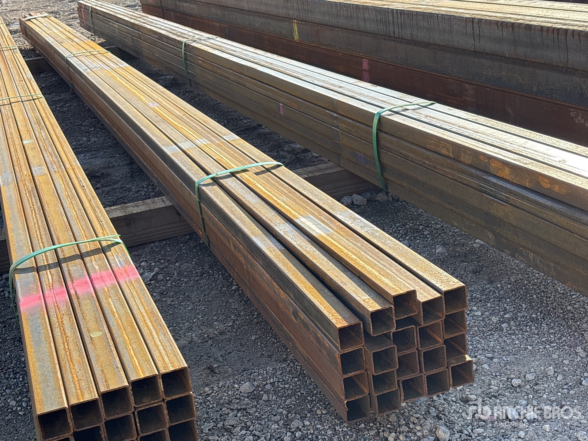 General Appearance with Foto, angolo anteriore sinistro