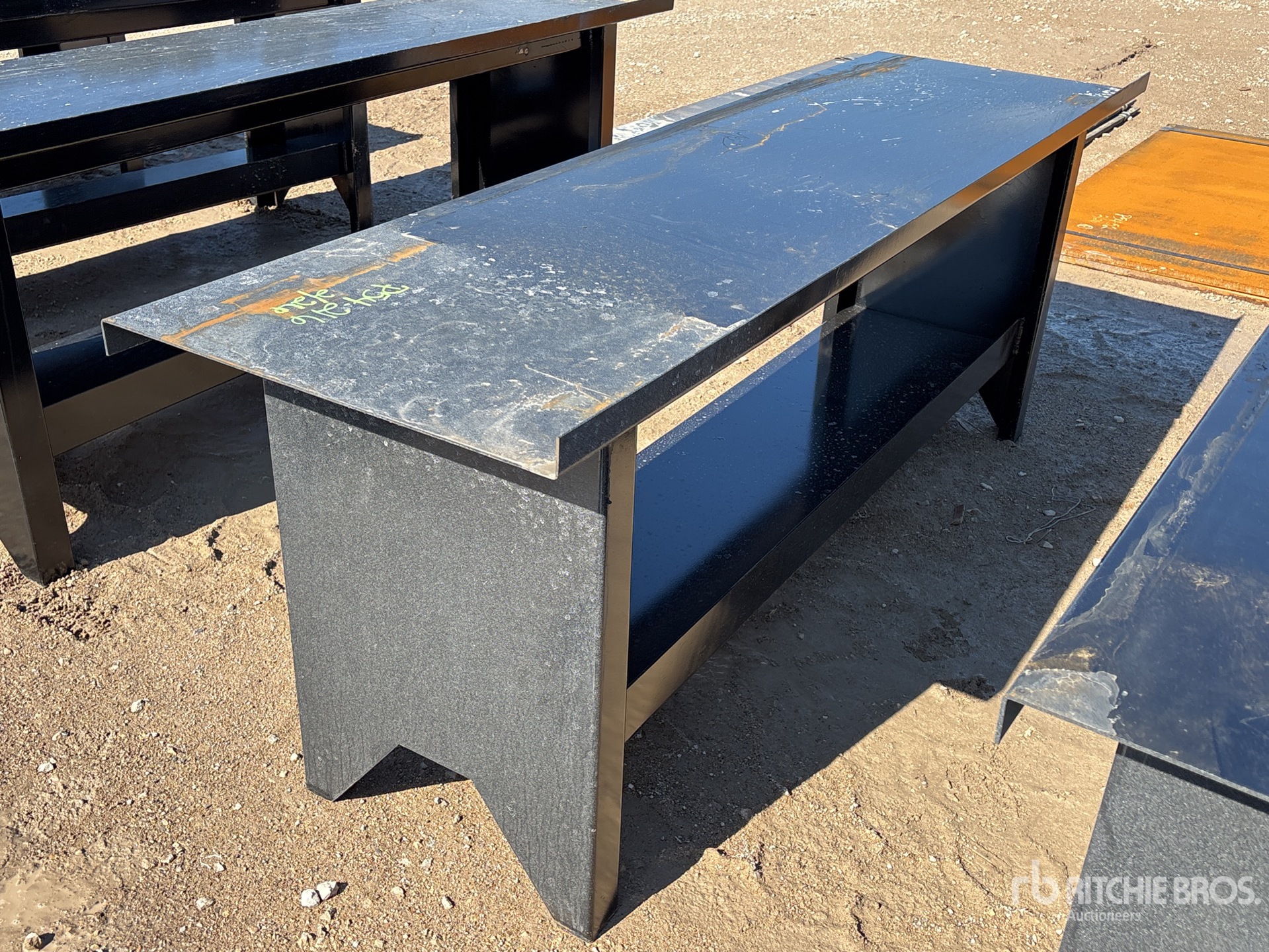 General Appearance with Foto, angolo posteriore sinistro