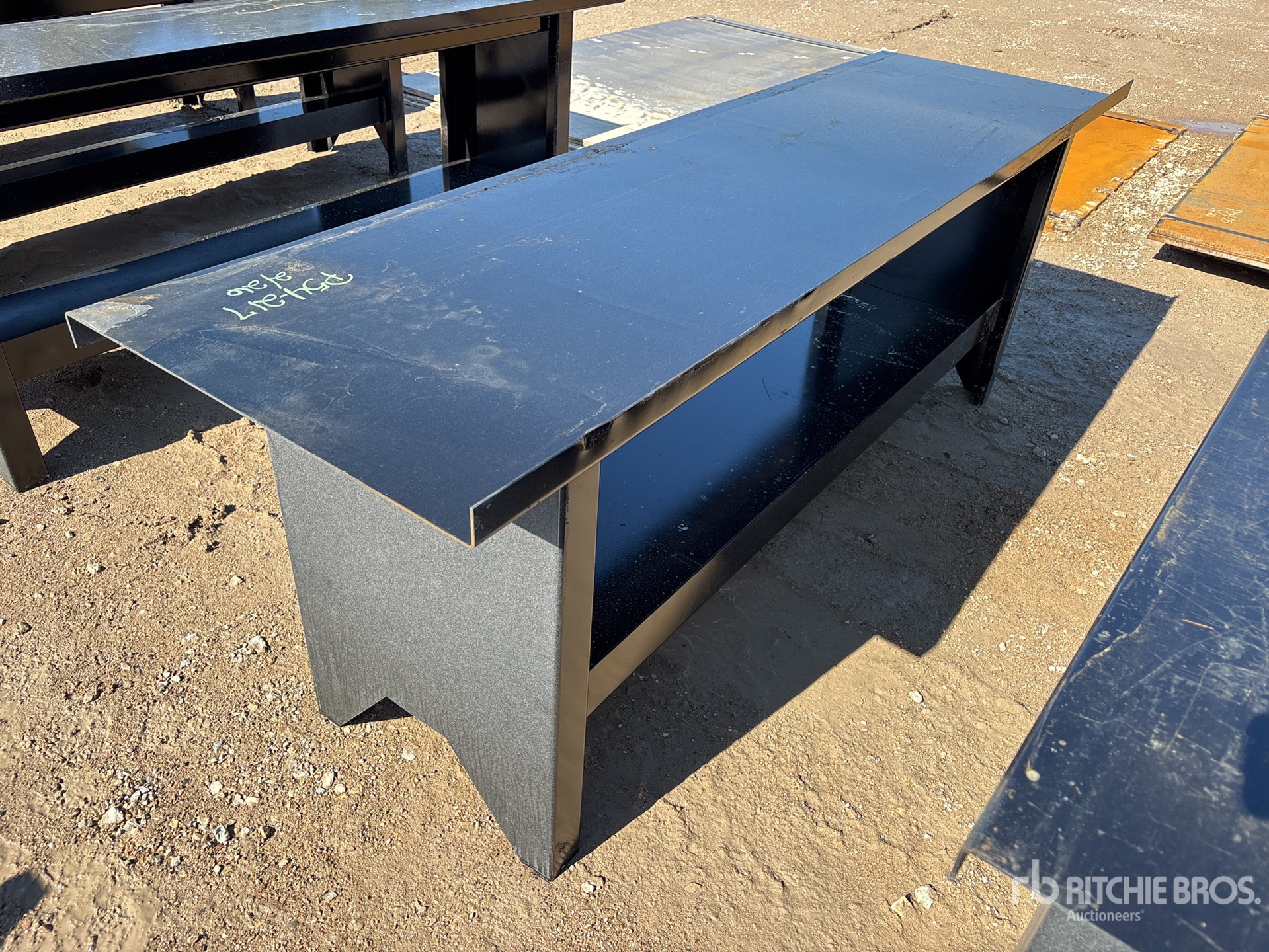 General Appearance with Foto, angolo posteriore sinistro