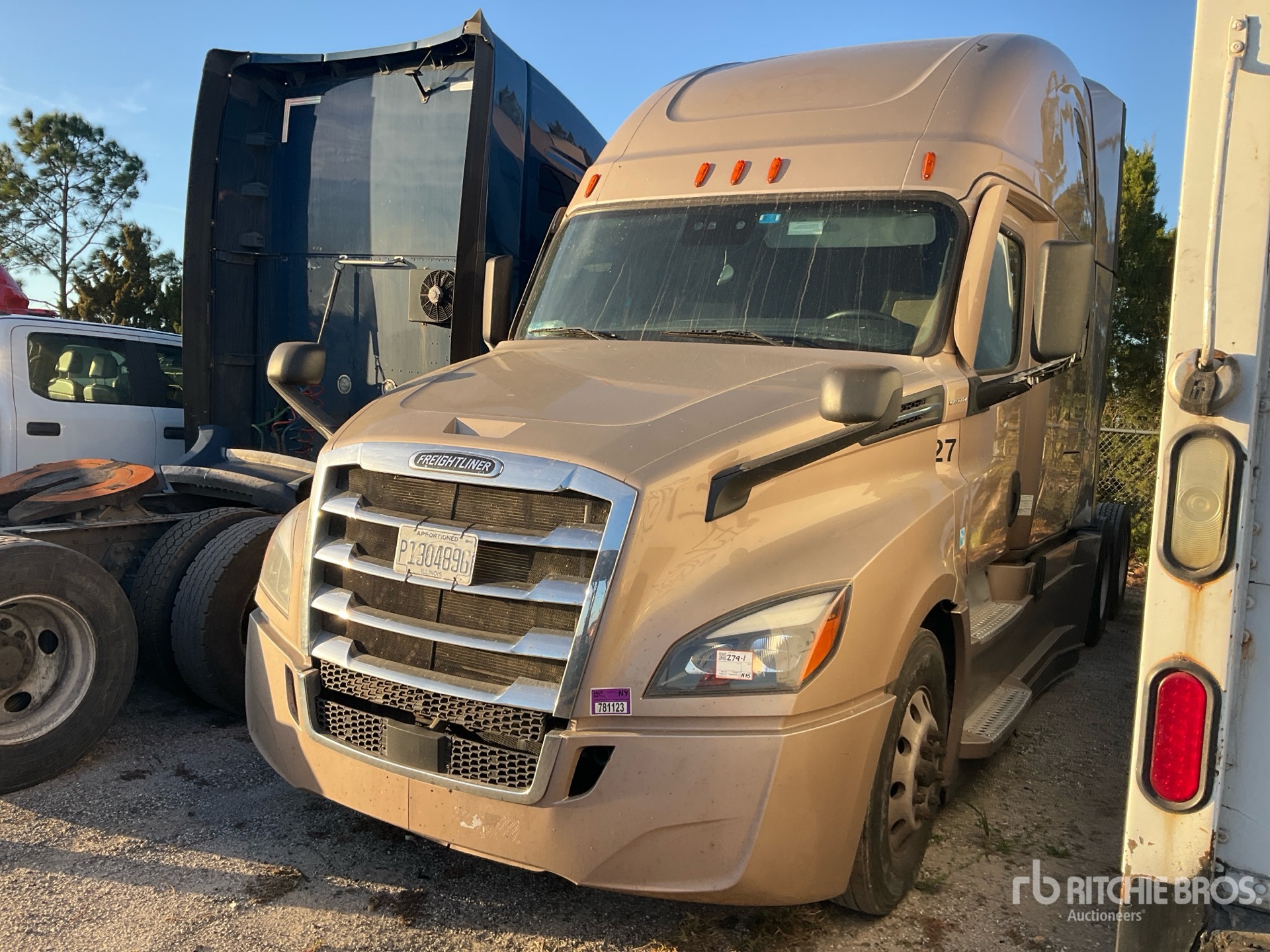 2021 Freightliner CASCADIA 126