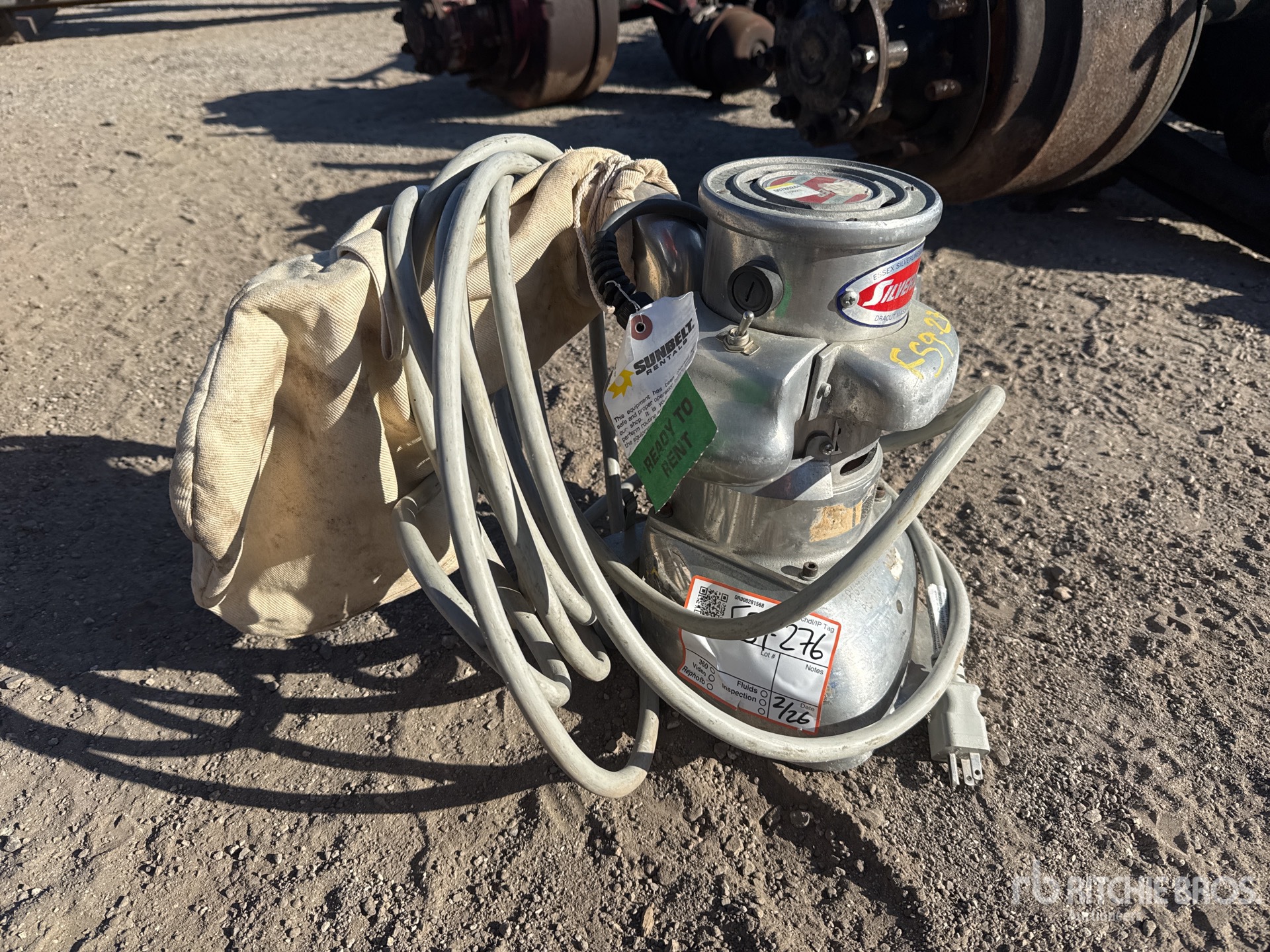 General Appearance with Bild, Ecke vorne links