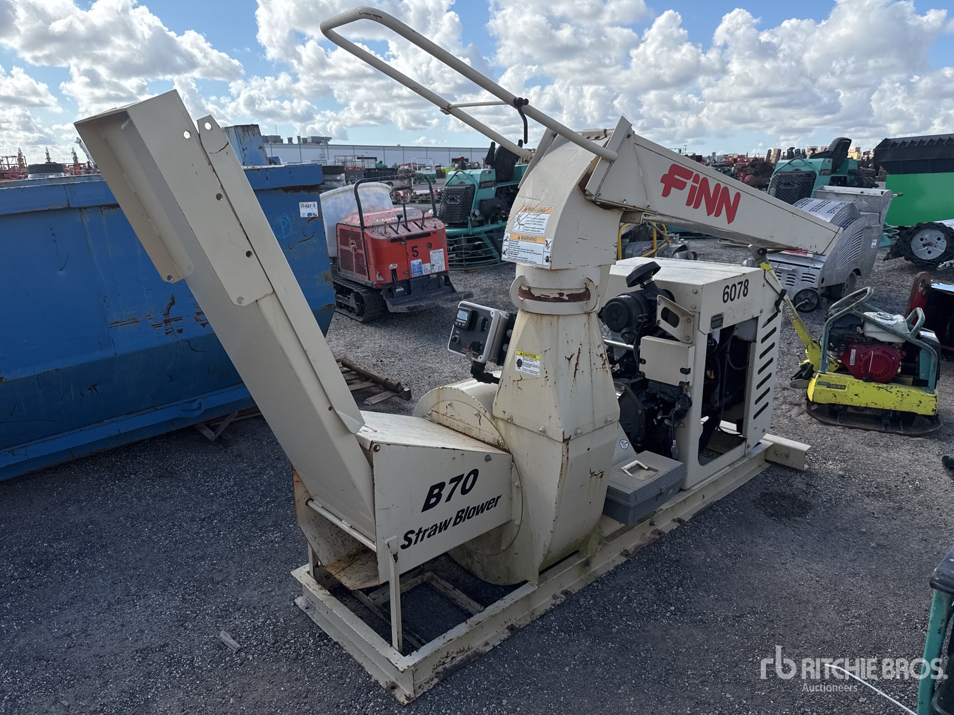 General Appearance with Foto, angolo anteriore sinistro