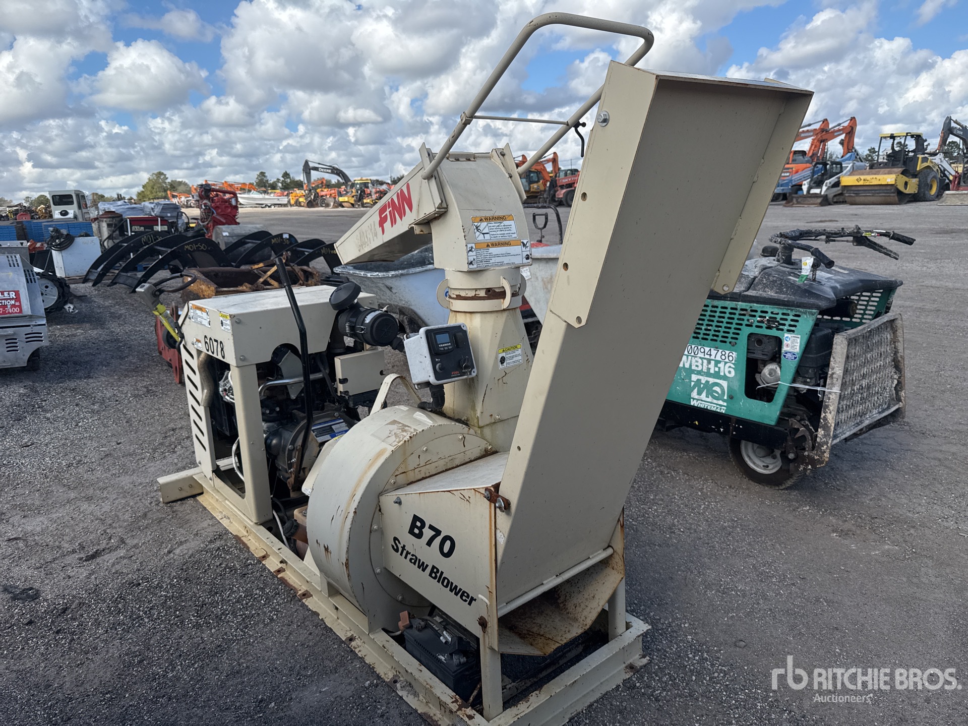 General Appearance with Foto, angolo posteriore sinistro