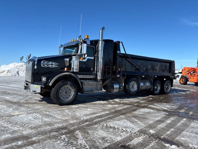 2022 Kenworth T800 8x4 Sleeper Tri/A Dump Truck 2022 Kenworth T800 8x4 Sleeper Tri/A Dump Truck