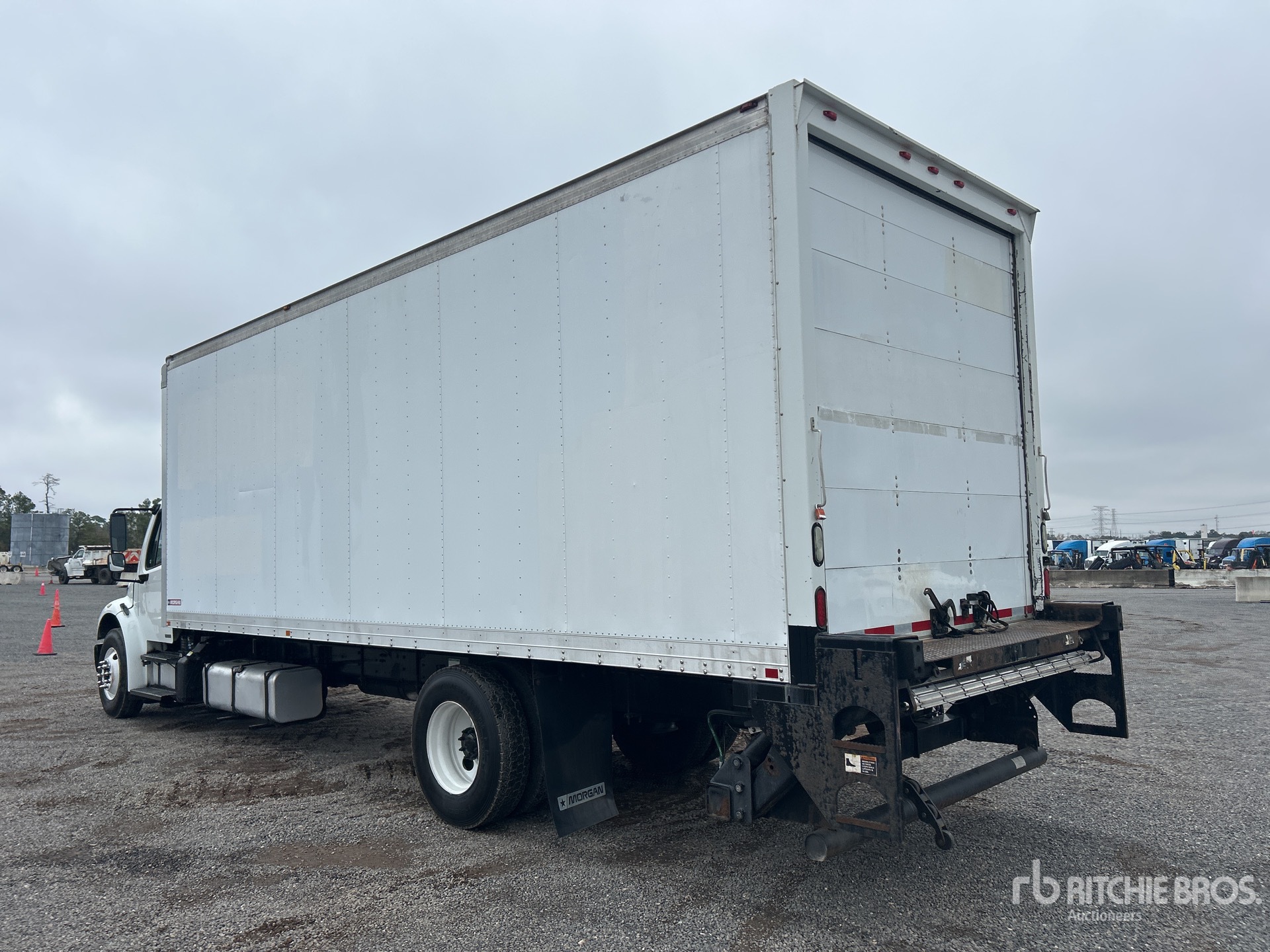 General Appearance with Foto, angolo posteriore sinistro