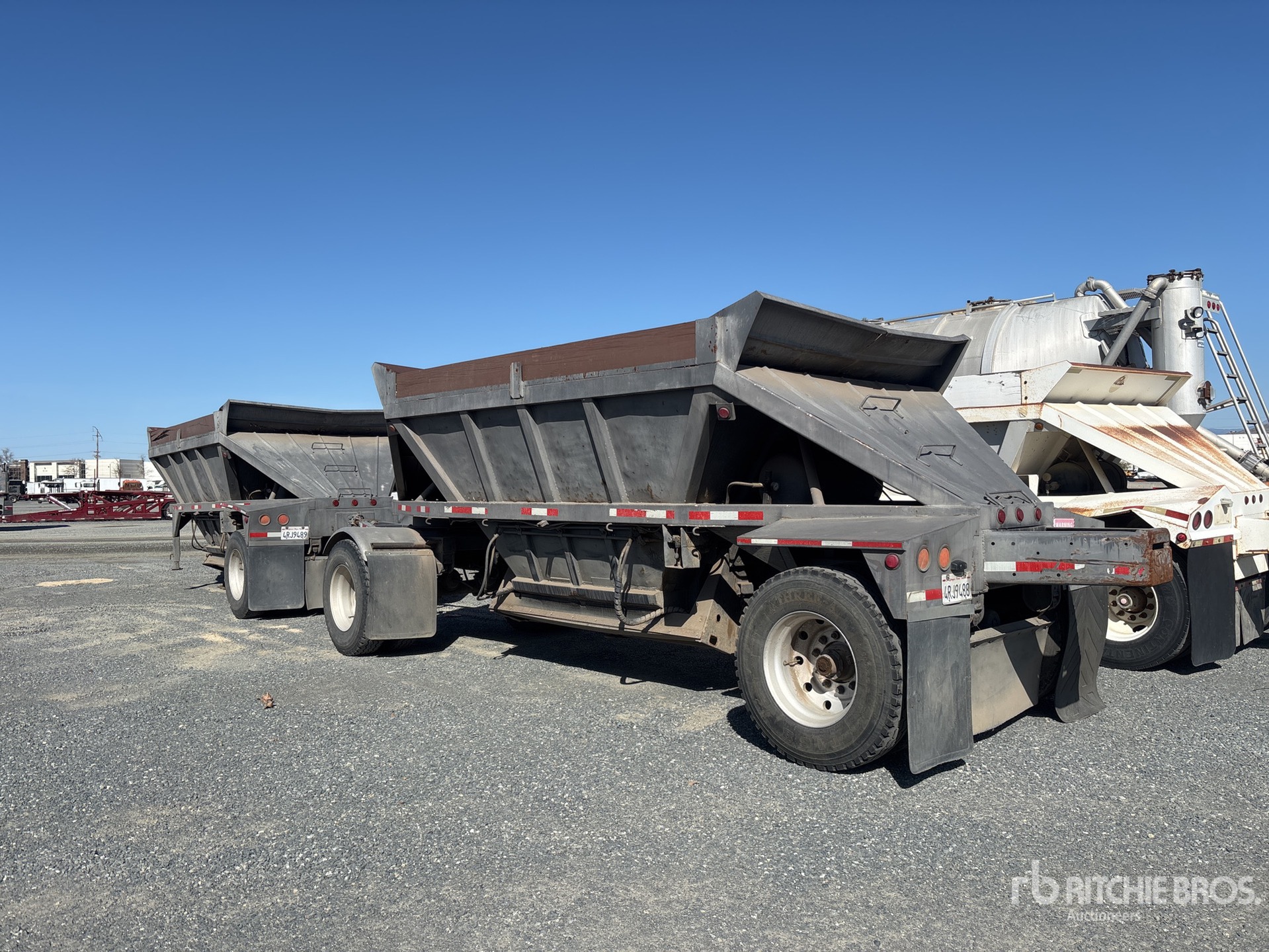 General Appearance with Foto, angolo posteriore sinistro